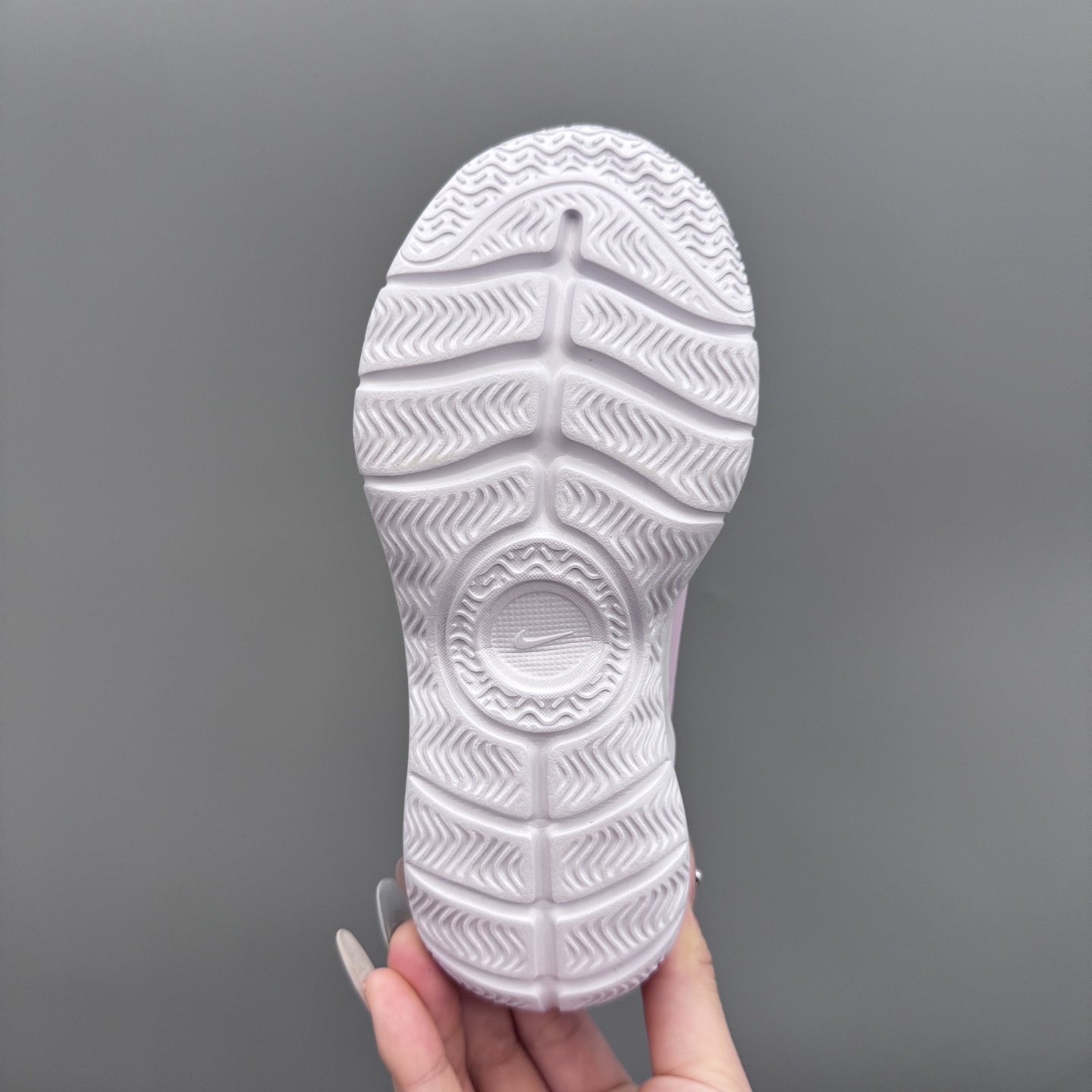 图片[9]-NK 赤足3代 一脚蹬易穿脱儿童运动鞋 赤足3代儿童一脚蹬易穿脱运动鞋采用便于穿脱的设计，无需系带，搭载富有抓附力的外底，备受孩子青睐。该鞋款采用深受孩子喜爱的略带弹性的内靴设计，结合经久耐穿覆面，专为运动场、课间休息和即兴追逐游戏匠心打造。柔韧外底提供可驾驭多种地面的抓地力，令孩子舒适畅玩。 尺码：24-37-选品中心