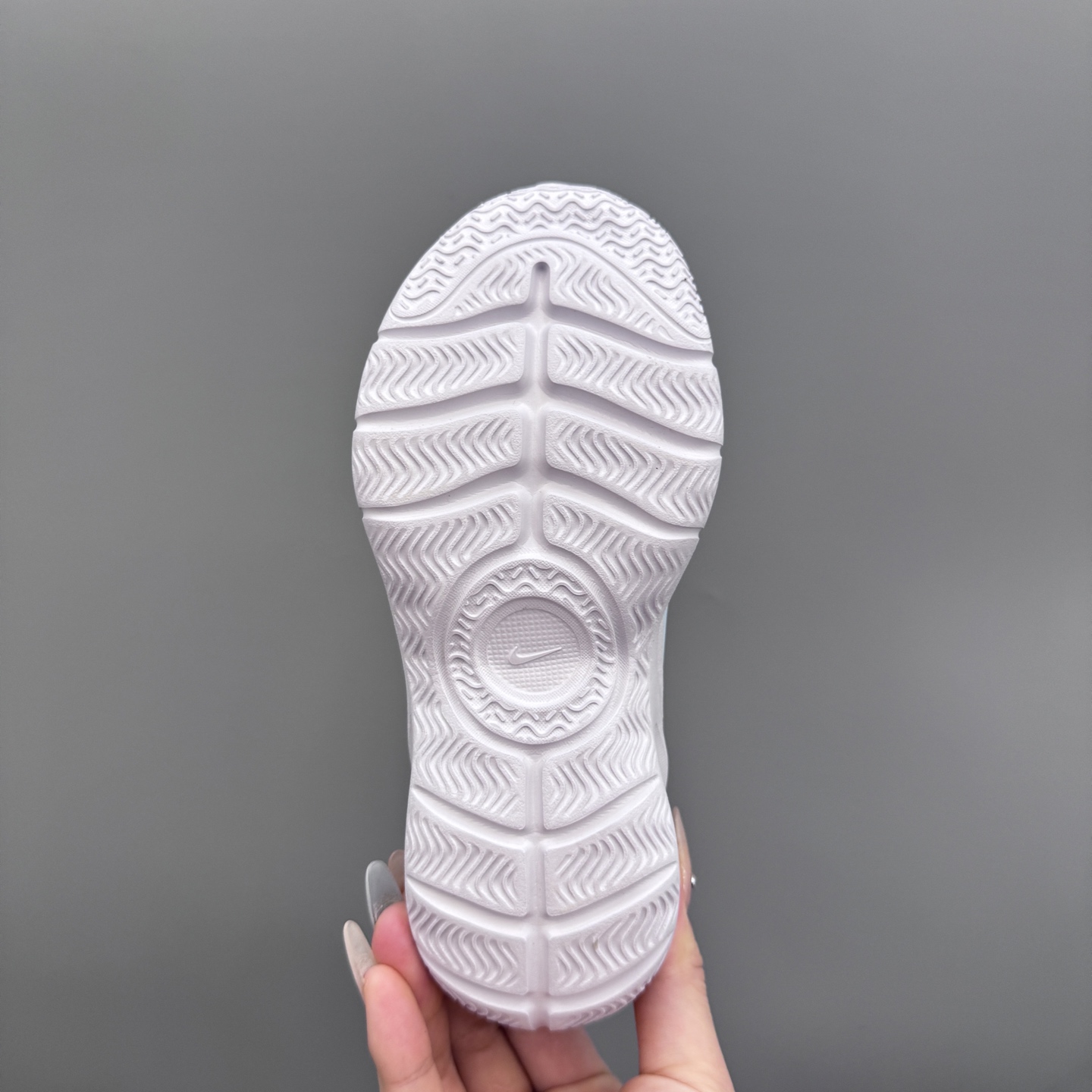 图片[9]-NK 赤足3代 一脚蹬易穿脱儿童运动鞋 赤足3代儿童一脚蹬易穿脱运动鞋采用便于穿脱的设计，无需系带，搭载富有抓附力的外底，备受孩子青睐。该鞋款采用深受孩子喜爱的略带弹性的内靴设计，结合经久耐穿覆面，专为运动场、课间休息和即兴追逐游戏匠心打造。柔韧外底提供可驾驭多种地面的抓地力，令孩子舒适畅玩。 尺码：24-37-选品中心