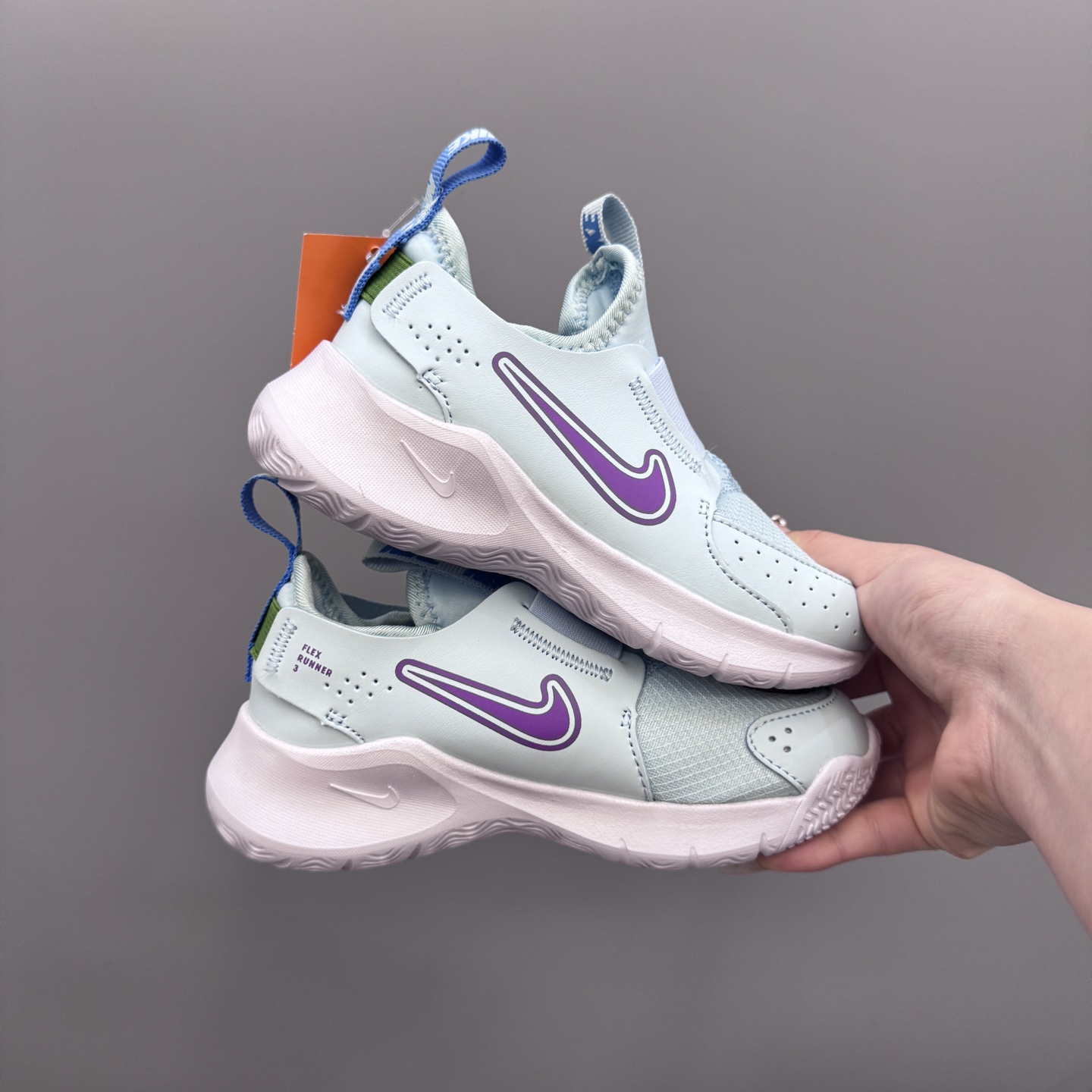 图片[3]-NK 赤足3代 一脚蹬易穿脱儿童运动鞋 赤足3代儿童一脚蹬易穿脱运动鞋采用便于穿脱的设计，无需系带，搭载富有抓附力的外底，备受孩子青睐。该鞋款采用深受孩子喜爱的略带弹性的内靴设计，结合经久耐穿覆面，专为运动场、课间休息和即兴追逐游戏匠心打造。柔韧外底提供可驾驭多种地面的抓地力，令孩子舒适畅玩。 尺码：24-37-选品中心