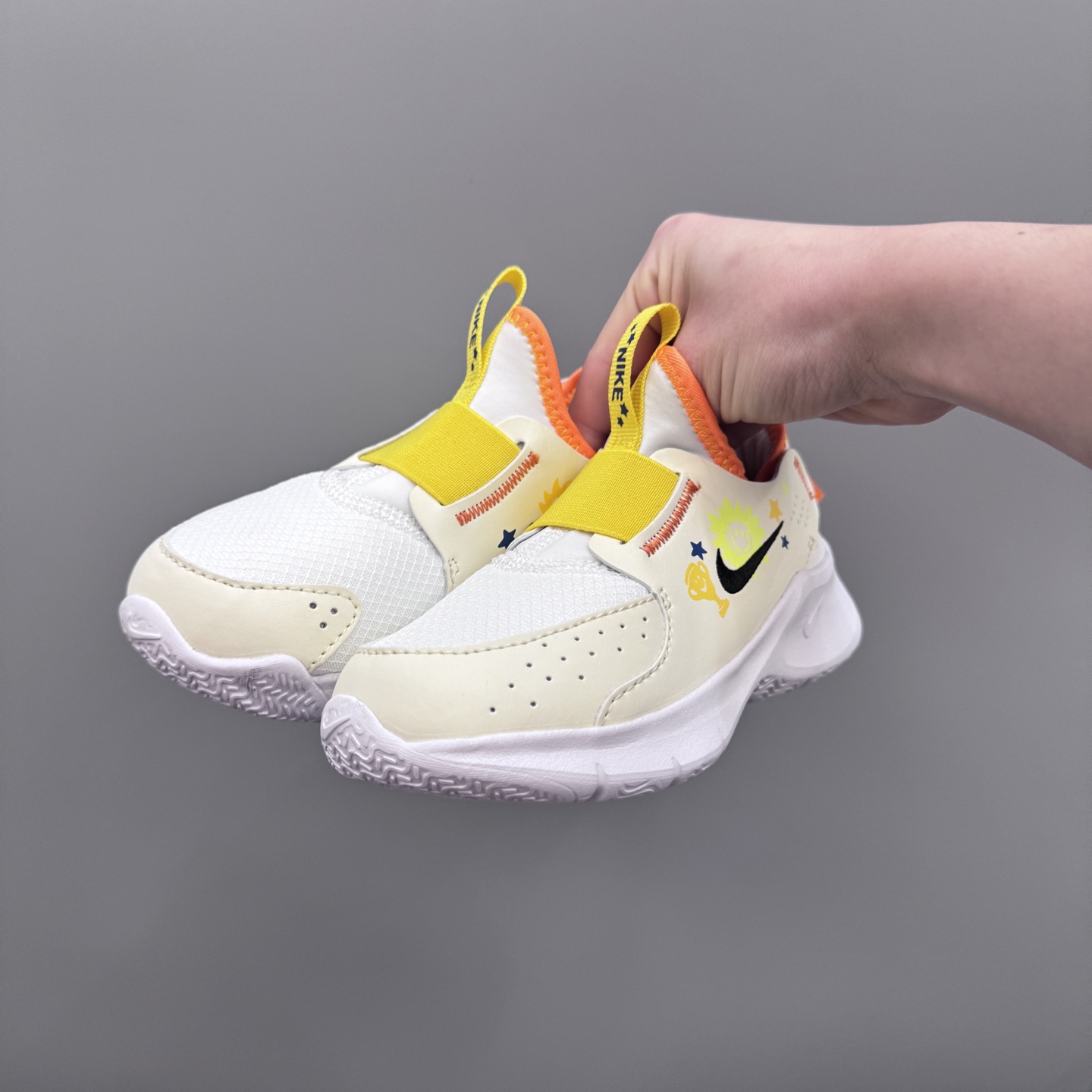 图片[2]-NK 赤足3代 一脚蹬易穿脱儿童运动鞋 赤足3代儿童一脚蹬易穿脱运动鞋采用便于穿脱的设计，无需系带，搭载富有抓附力的外底，备受孩子青睐。该鞋款采用深受孩子喜爱的略带弹性的内靴设计，结合经久耐穿覆面，专为运动场、课间休息和即兴追逐游戏匠心打造。柔韧外底提供可驾驭多种地面的抓地力，令孩子舒适畅玩。 尺码：24-37-选品中心