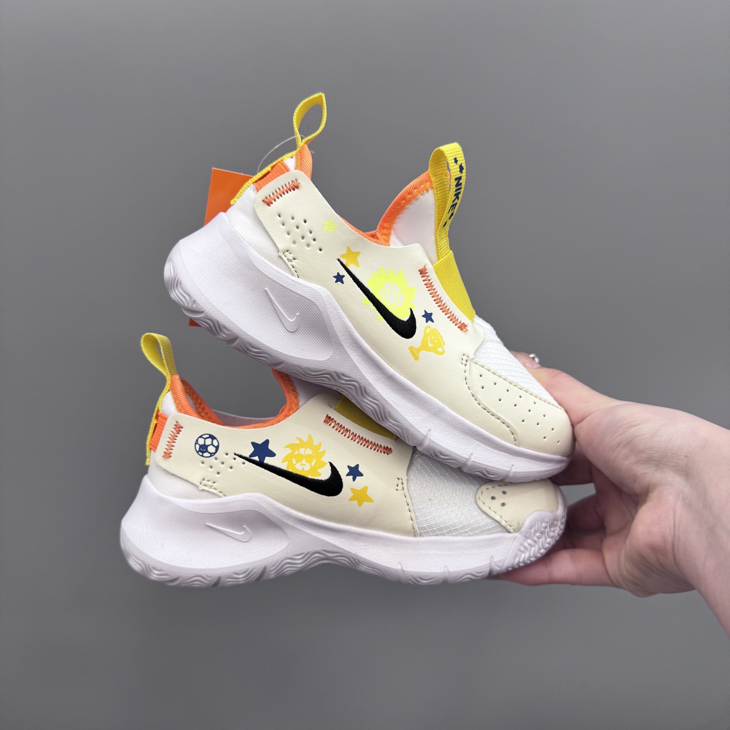 图片[3]-NK 赤足3代 一脚蹬易穿脱儿童运动鞋 赤足3代儿童一脚蹬易穿脱运动鞋采用便于穿脱的设计，无需系带，搭载富有抓附力的外底，备受孩子青睐。该鞋款采用深受孩子喜爱的略带弹性的内靴设计，结合经久耐穿覆面，专为运动场、课间休息和即兴追逐游戏匠心打造。柔韧外底提供可驾驭多种地面的抓地力，令孩子舒适畅玩。 尺码：24-37-选品中心