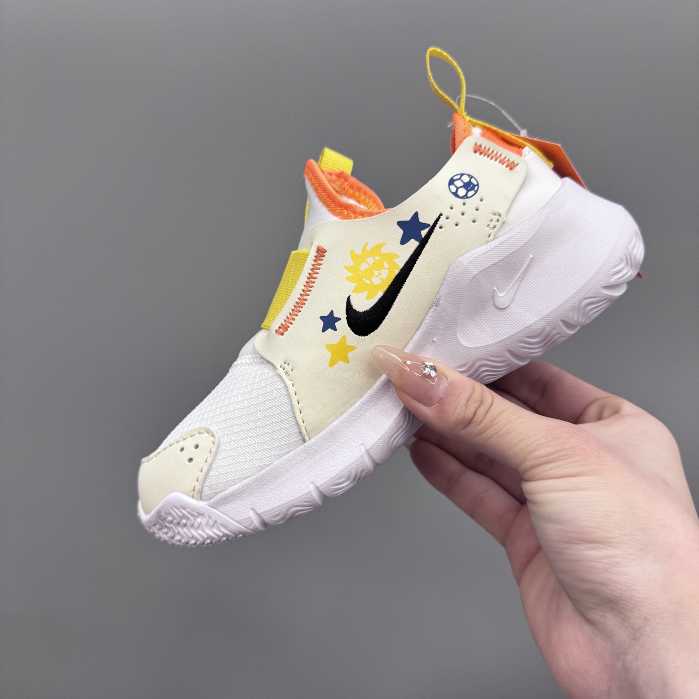 图片[6]-NK 赤足3代 一脚蹬易穿脱儿童运动鞋 赤足3代儿童一脚蹬易穿脱运动鞋采用便于穿脱的设计，无需系带，搭载富有抓附力的外底，备受孩子青睐。该鞋款采用深受孩子喜爱的略带弹性的内靴设计，结合经久耐穿覆面，专为运动场、课间休息和即兴追逐游戏匠心打造。柔韧外底提供可驾驭多种地面的抓地力，令孩子舒适畅玩。 尺码：24-37-选品中心