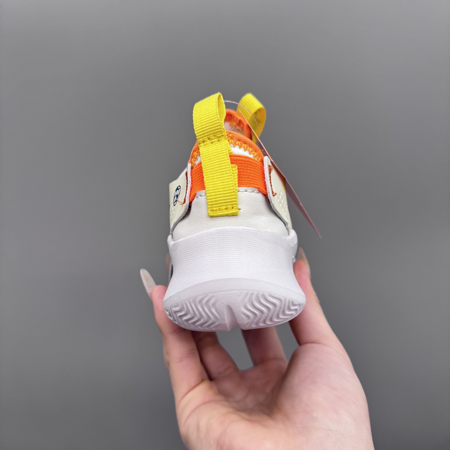 图片[8]-NK 赤足3代 一脚蹬易穿脱儿童运动鞋 赤足3代儿童一脚蹬易穿脱运动鞋采用便于穿脱的设计，无需系带，搭载富有抓附力的外底，备受孩子青睐。该鞋款采用深受孩子喜爱的略带弹性的内靴设计，结合经久耐穿覆面，专为运动场、课间休息和即兴追逐游戏匠心打造。柔韧外底提供可驾驭多种地面的抓地力，令孩子舒适畅玩。 尺码：24-37-选品中心