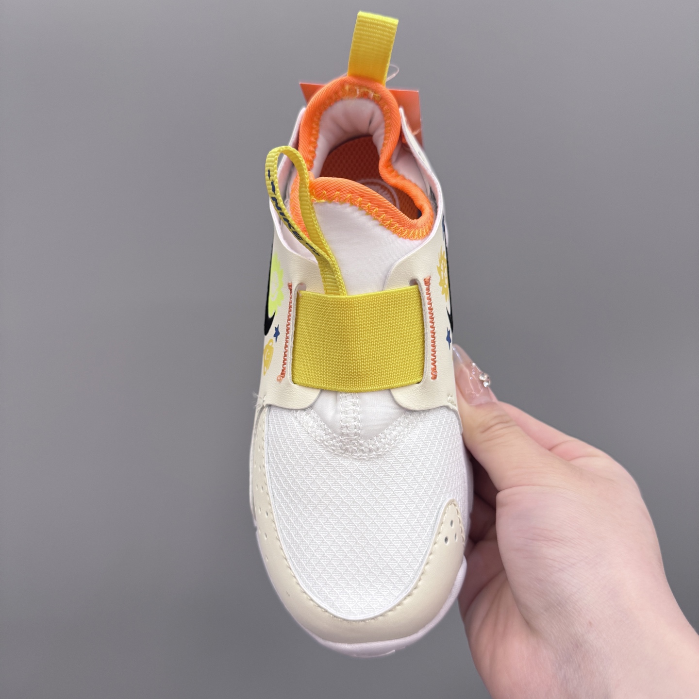 图片[7]-NK 赤足3代 一脚蹬易穿脱儿童运动鞋 赤足3代儿童一脚蹬易穿脱运动鞋采用便于穿脱的设计，无需系带，搭载富有抓附力的外底，备受孩子青睐。该鞋款采用深受孩子喜爱的略带弹性的内靴设计，结合经久耐穿覆面，专为运动场、课间休息和即兴追逐游戏匠心打造。柔韧外底提供可驾驭多种地面的抓地力，令孩子舒适畅玩。 尺码：24-37-选品中心