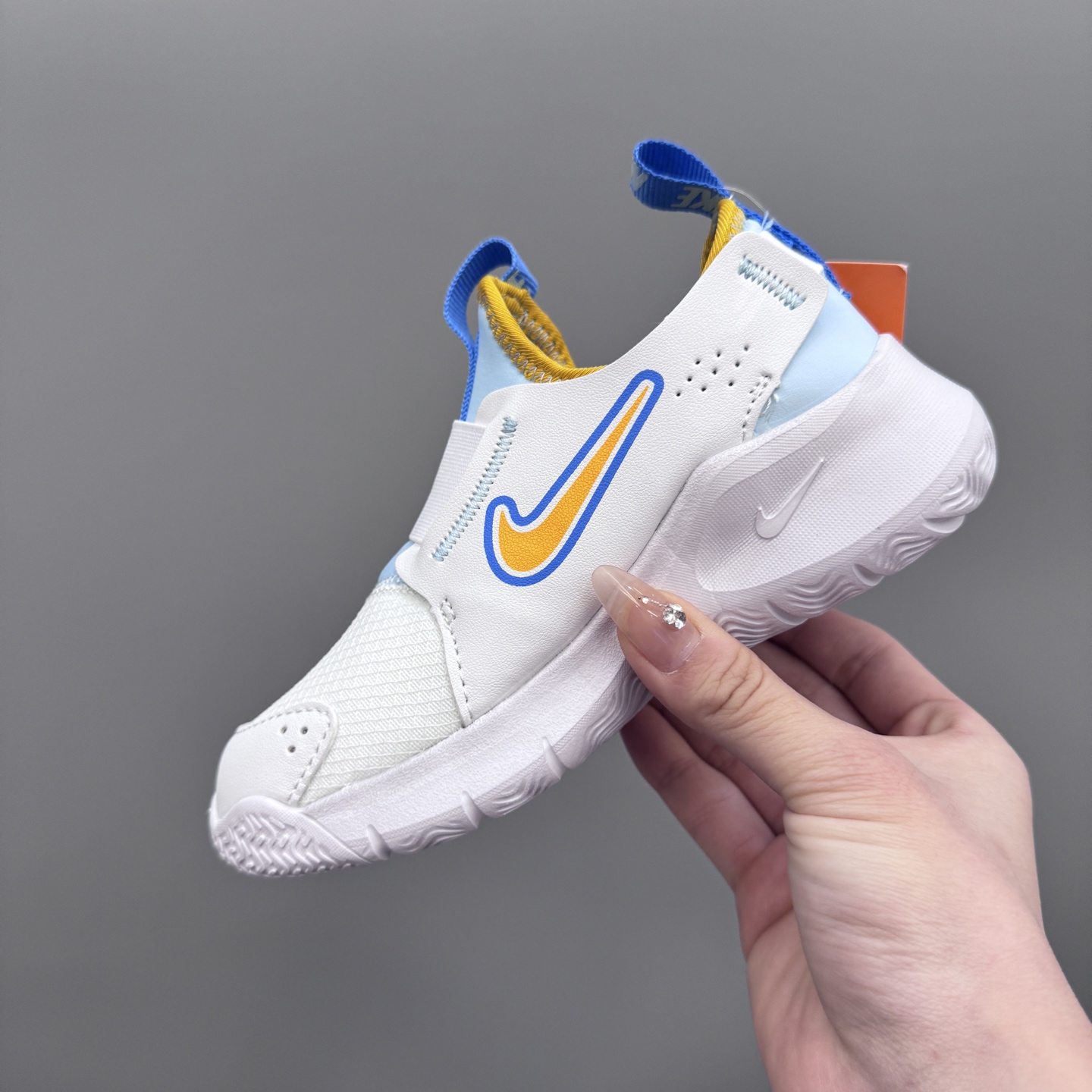 图片[6]-NK 赤足3代 一脚蹬易穿脱儿童运动鞋 赤足3代儿童一脚蹬易穿脱运动鞋采用便于穿脱的设计，无需系带，搭载富有抓附力的外底，备受孩子青睐。该鞋款采用深受孩子喜爱的略带弹性的内靴设计，结合经久耐穿覆面，专为运动场、课间休息和即兴追逐游戏匠心打造。柔韧外底提供可驾驭多种地面的抓地力，令孩子舒适畅玩。 尺码：24-37-选品中心