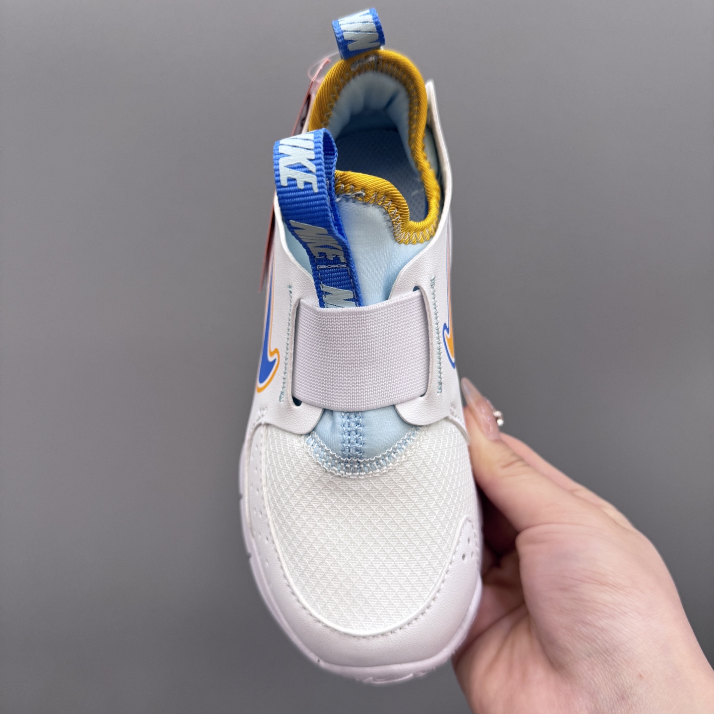 图片[7]-NK 赤足3代 一脚蹬易穿脱儿童运动鞋 赤足3代儿童一脚蹬易穿脱运动鞋采用便于穿脱的设计，无需系带，搭载富有抓附力的外底，备受孩子青睐。该鞋款采用深受孩子喜爱的略带弹性的内靴设计，结合经久耐穿覆面，专为运动场、课间休息和即兴追逐游戏匠心打造。柔韧外底提供可驾驭多种地面的抓地力，令孩子舒适畅玩。 尺码：24-37-选品中心