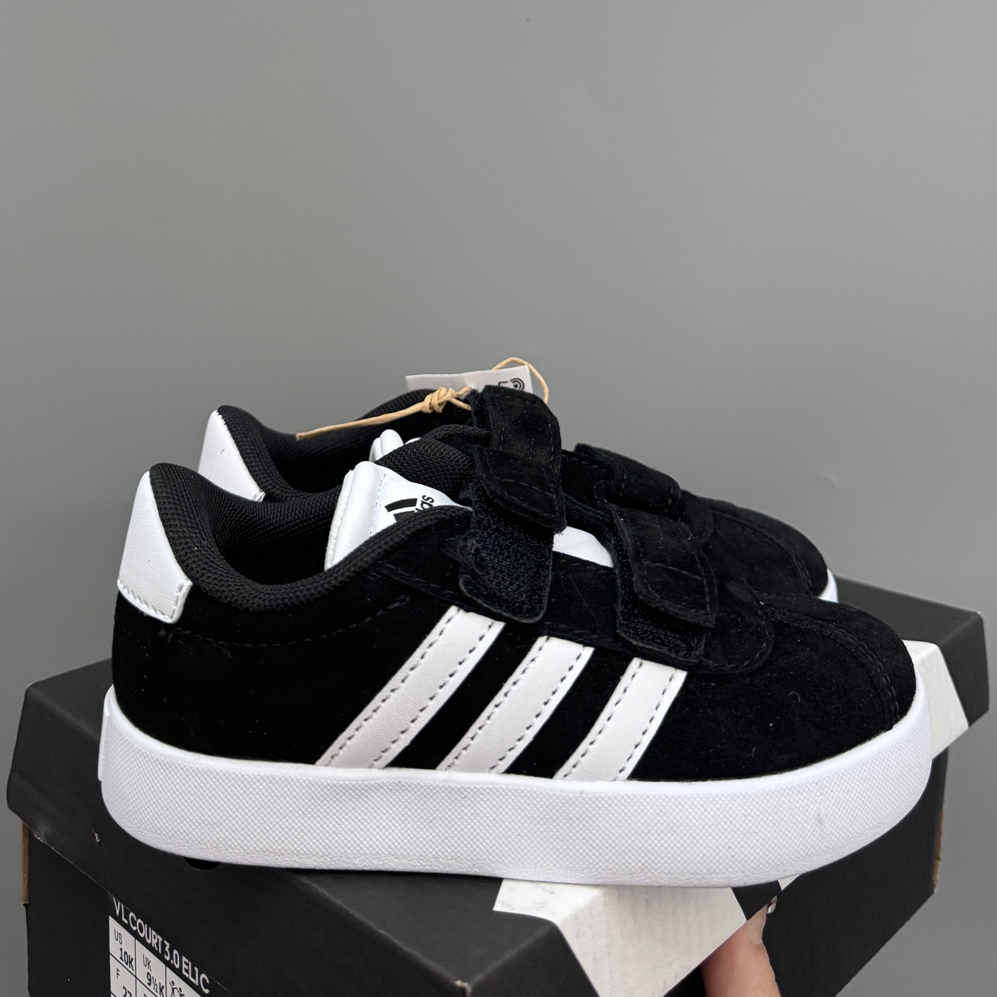 NO:811455,@New Adidas VL college-style children's Velcro casual shoes SIZE 22-37 size 22-27 double-buckle Velcro elastic band 28-37 size Velcro elastic band Made with ingenuity for children of all sizes High-quality leather, super high-end texture Velcro design, easy to put on and take off Wear-resistant and non-slip outsole, meet daily life, Adidas,19860909@新款阿迪VL学院风儿童魔术贴休闲鞋 SIZE22-37码 22-27码双扣魔术贴 28-37码魔术贴松紧带 大小童匠心打造 优质皮料,质感超高级 魔术贴设计,穿脱方便 耐磨防滑大底,满足日常生活,阿迪达斯,,Children's