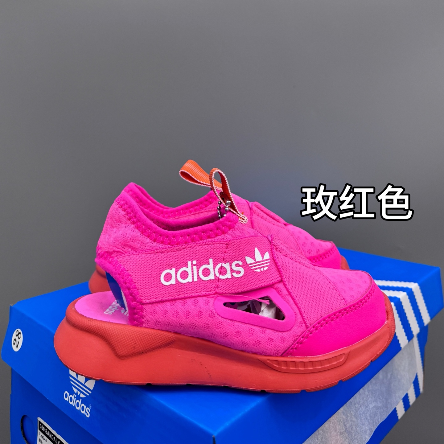 NO:211288,Adidas Cross Children's Baotou Sandals SIZE 22-35. The summer is hot, and the little babies' feet also need a special coolness!  Adidas' new season masterpiece, cross-children's bag-toe sandals, are like dream fairy tales woven for the little princes and princesses. The breathable mesh that can be felt in every inch of skin is like a breeze, taking away the heat waves of the scorching heat. The light soles make every step dance like ballet on the grass, with confidence and happiness coexisting. The design is simple but not simple, and the fashionable color combination, whether it is the beach by the sea or the park, is their shining focus. Every detail is to care for every step of their growth, love and safety go hand in hand. Let children's summer no longer be just monotonous and down-to-earth, but carry dreams and fly freely. Like these Adidas sandals to add a bright color to their childhood!  ,slippers,sandals,slippers,19860909阿迪交叉儿童包头凉鞋 SIZE22-35码 夏日炎炎,小宝贝们的脚丫子也需要一份专属清凉！ 阿迪达斯新季力作,交叉儿童包头凉鞋,就像为小王子公主们编织的梦幻童话. 每一寸肌肤都能感受到的透气网布,如同微风轻拂,带走酷暑的热浪. 轻盈鞋底,让每一步都如芭蕾在草地上起舞,自信与快乐并存. 设计简约而不简单,时尚的色彩搭配,无论是海边沙滩还是公园漫步,都是他们闪耀的焦点. 每一个细节,都是为了呵护他们成长中的每一步,爱与安全并行. 让孩子们的夏天不再只是单调的脚踏实地,而是载着梦想,自由飞翔. 点赞这双阿迪达斯凉鞋,给孩子的童年增添一抹亮丽的色彩吧！,拖鞋，凉鞋,sandals,slippers,,Children's