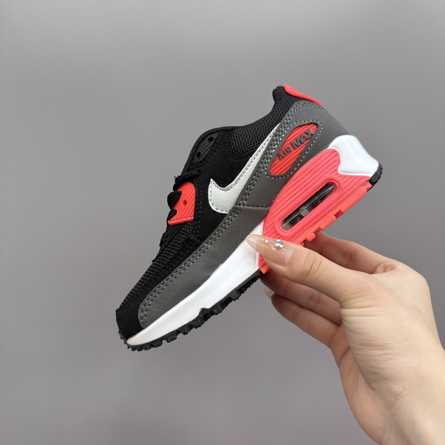 图片[6]-Nik..e Air Max 90 原单版新款运动汽垫减震儿童休闲鞋 尺码：28-35码 新工艺❤️ 经典手球鞋🆕 优质面料拼接，质感满满💯 橡胶耐磨防滑大底，脚感超赞👍🏻-选品中心
