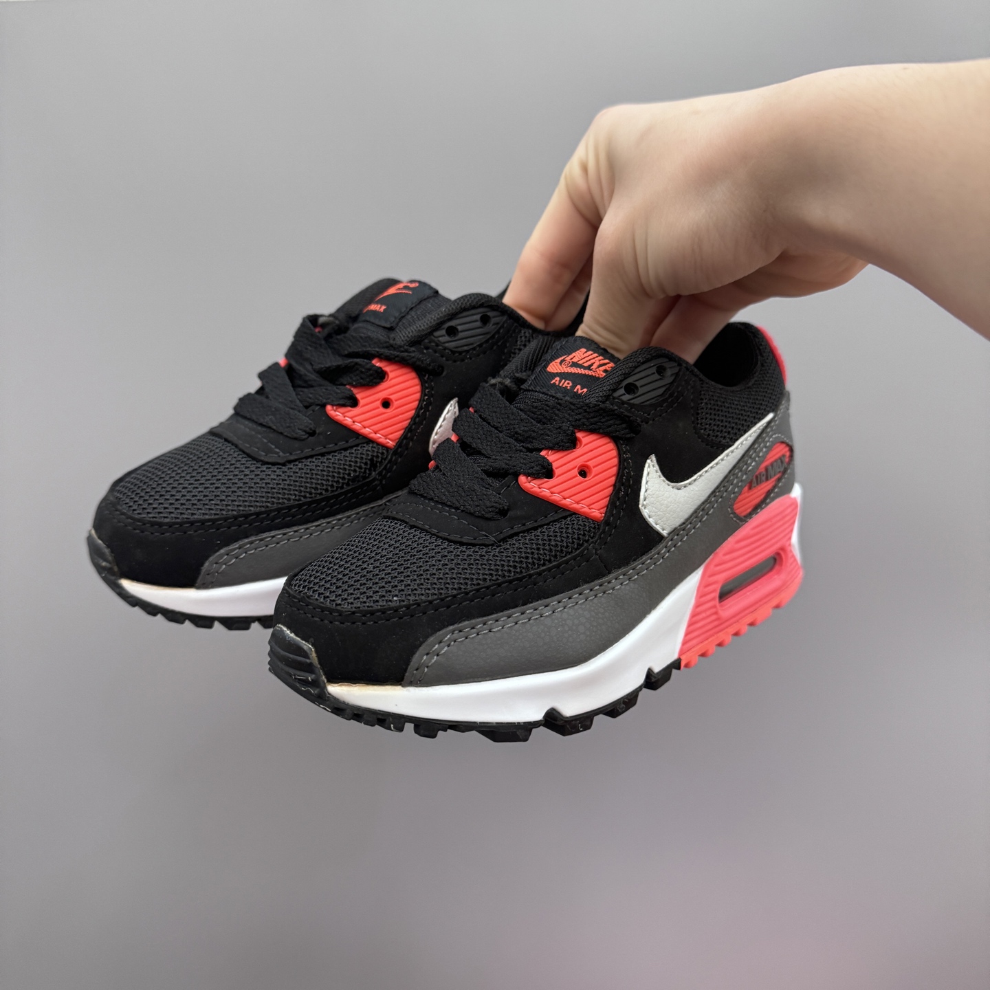 图片[2]-Nik..e Air Max 90 原单版新款运动汽垫减震儿童休闲鞋 尺码：28-35码 新工艺❤️ 经典手球鞋🆕 优质面料拼接，质感满满💯 橡胶耐磨防滑大底，脚感超赞👍🏻-选品中心
