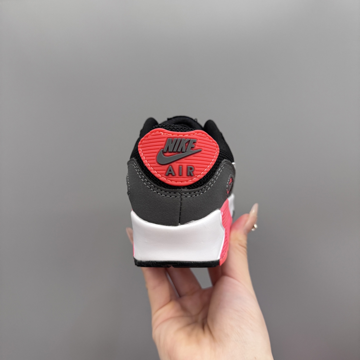 图片[8]-Nik..e Air Max 90 原单版新款运动汽垫减震儿童休闲鞋 尺码：28-35码 新工艺❤️ 经典手球鞋🆕 优质面料拼接，质感满满💯 橡胶耐磨防滑大底，脚感超赞👍🏻-选品中心