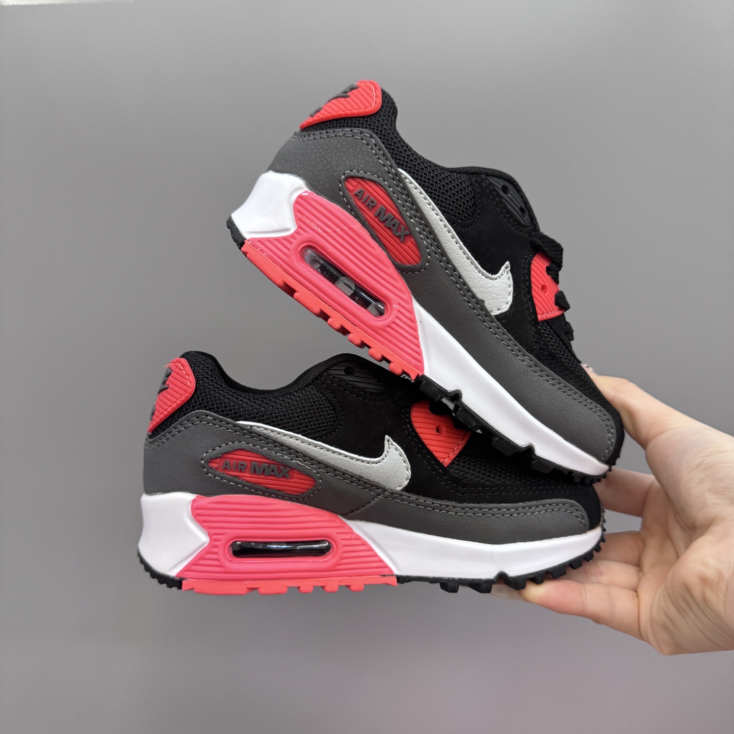 图片[3]-Nik..e Air Max 90 原单版新款运动汽垫减震儿童休闲鞋 尺码：28-35码 新工艺❤️ 经典手球鞋🆕 优质面料拼接，质感满满💯 橡胶耐磨防滑大底，脚感超赞👍🏻-选品中心