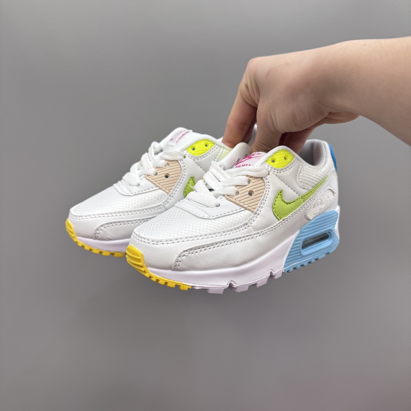 图片[2]-Nik..e Air Max 90 原单版新款运动汽垫减震儿童休闲鞋 尺码：28-35码 新工艺❤️ 经典手球鞋🆕 优质面料拼接，质感满满💯 橡胶耐磨防滑大底，脚感超赞👍🏻-选品中心