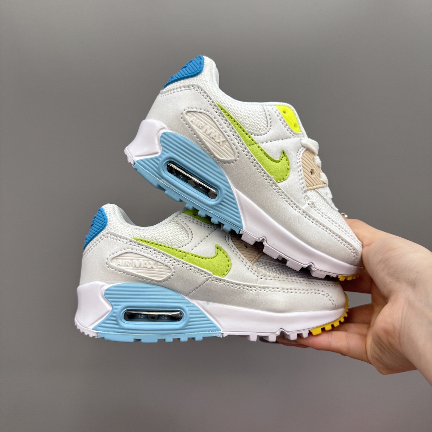 图片[3]-Nik..e Air Max 90 原单版新款运动汽垫减震儿童休闲鞋 尺码：28-35码 新工艺❤️ 经典手球鞋🆕 优质面料拼接，质感满满💯 橡胶耐磨防滑大底，脚感超赞👍🏻-选品中心