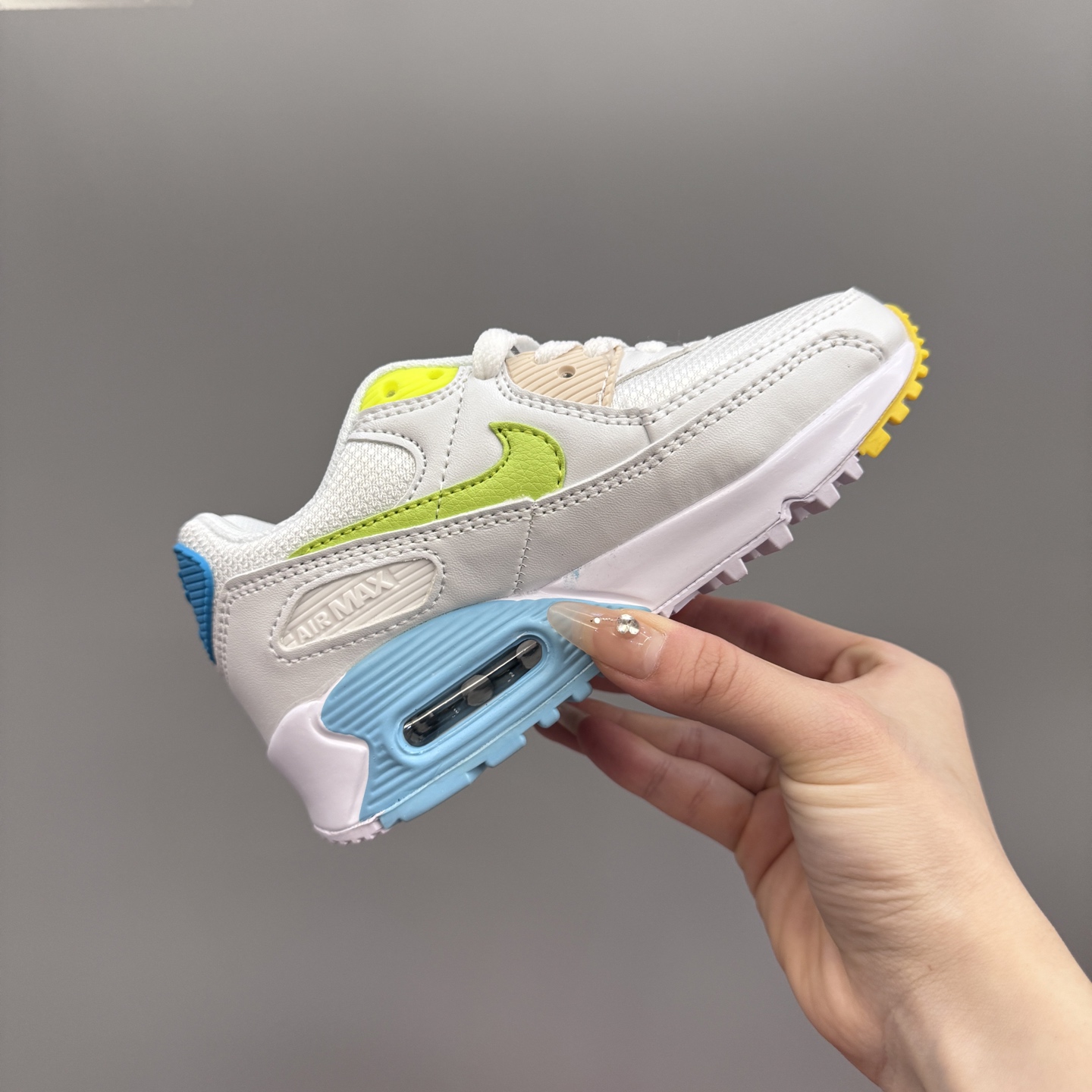 图片[5]-Nik..e Air Max 90 原单版新款运动汽垫减震儿童休闲鞋 尺码：28-35码 新工艺❤️ 经典手球鞋🆕 优质面料拼接，质感满满💯 橡胶耐磨防滑大底，脚感超赞👍🏻-选品中心
