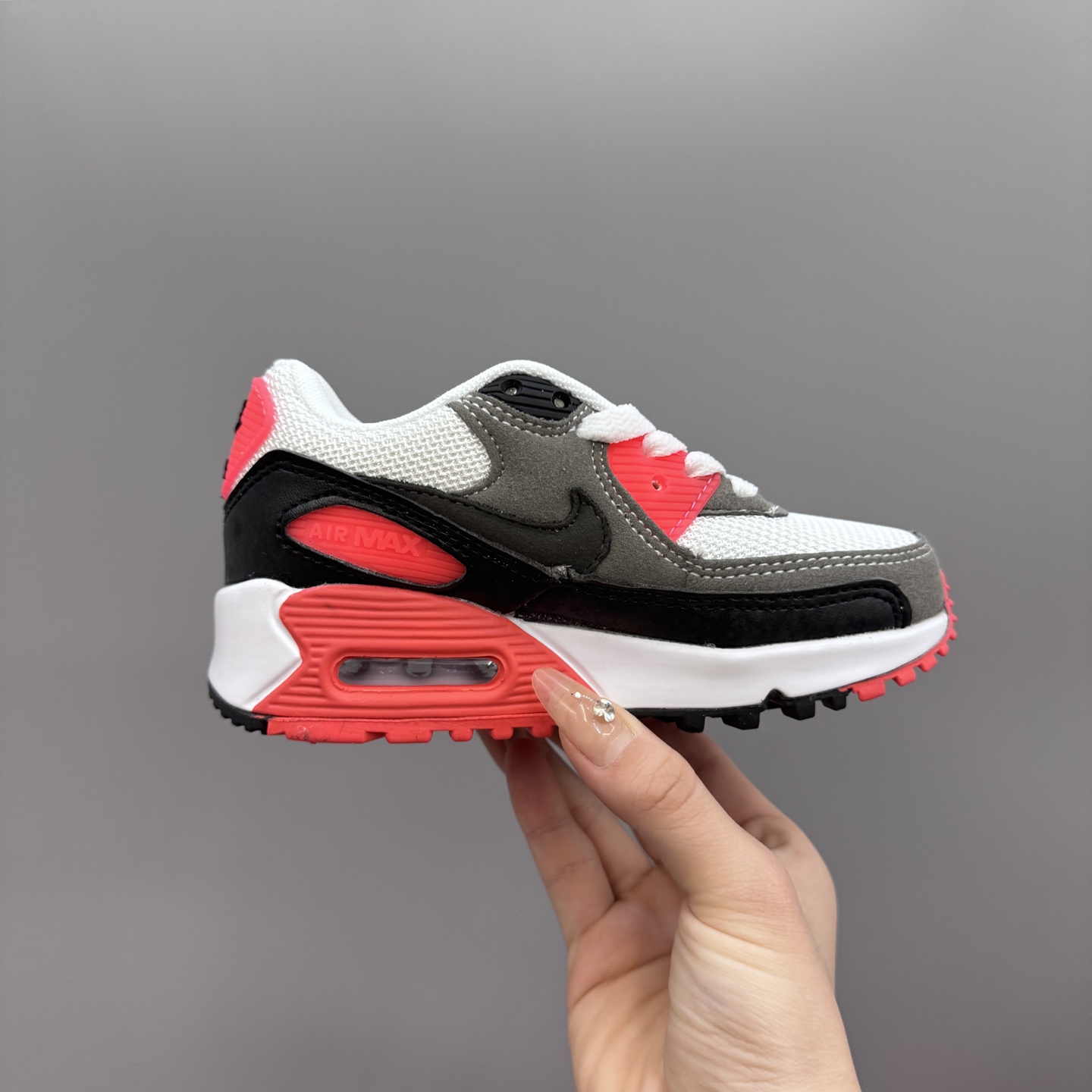 图片[4]-Nik..e Air Max 90 原单版新款运动汽垫减震儿童休闲鞋 尺码：28-35码 新工艺❤️ 经典手球鞋🆕 优质面料拼接，质感满满💯 橡胶耐磨防滑大底，脚感超赞👍🏻-选品中心