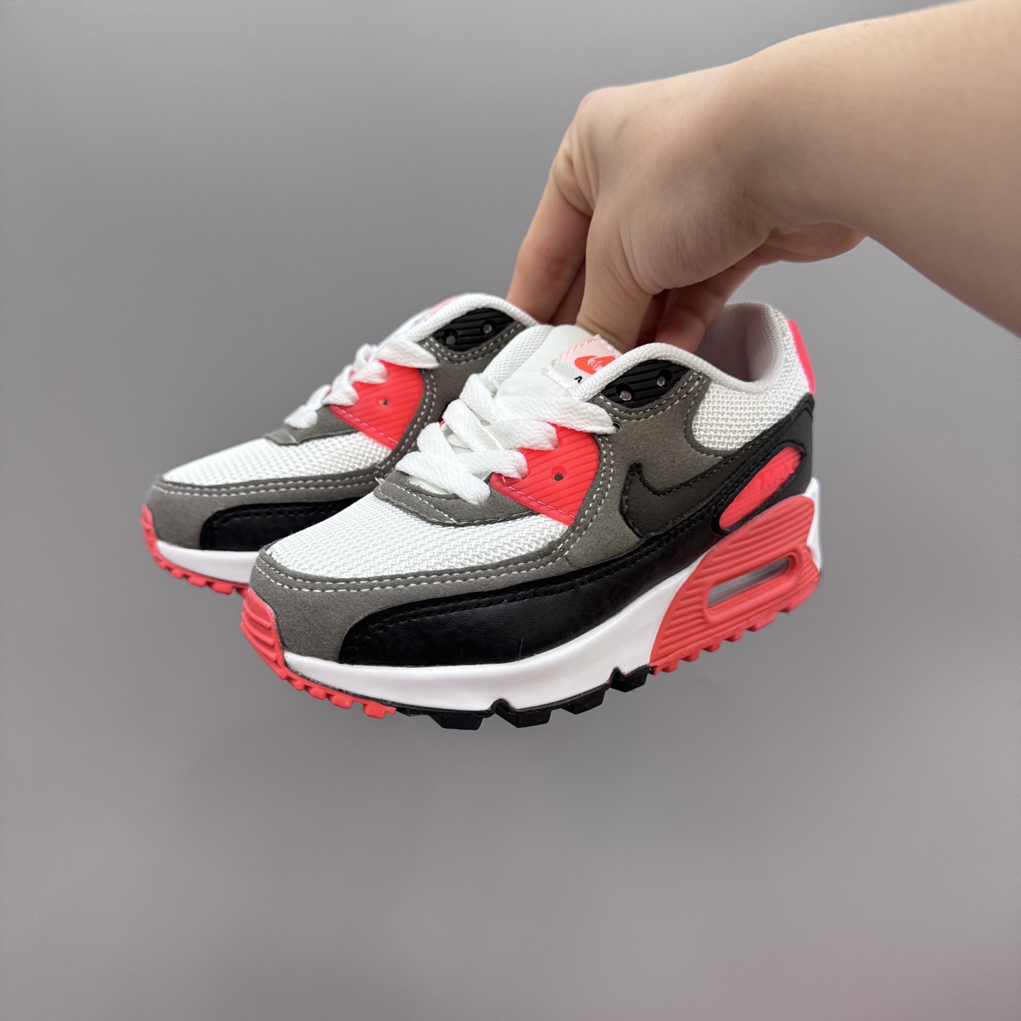 图片[2]-Nik..e Air Max 90 原单版新款运动汽垫减震儿童休闲鞋 尺码：28-35码 新工艺❤️ 经典手球鞋🆕 优质面料拼接，质感满满💯 橡胶耐磨防滑大底，脚感超赞👍🏻-选品中心