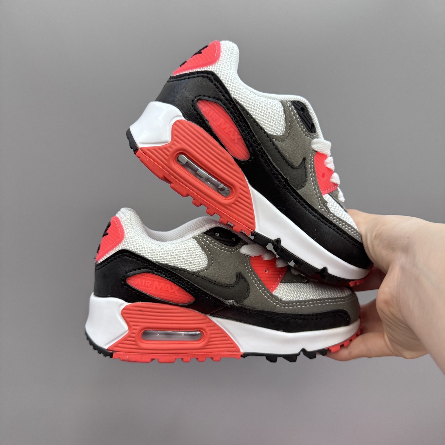 图片[3]-Nik..e Air Max 90 原单版新款运动汽垫减震儿童休闲鞋 尺码：28-35码 新工艺❤️ 经典手球鞋🆕 优质面料拼接，质感满满💯 橡胶耐磨防滑大底，脚感超赞👍🏻-选品中心