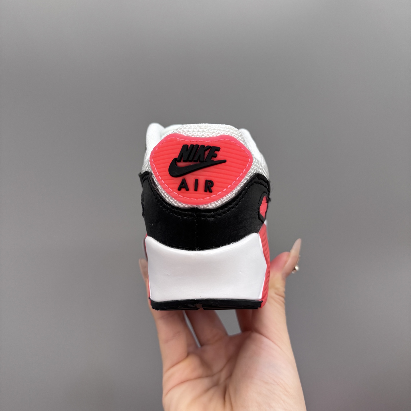 图片[8]-Nik..e Air Max 90 原单版新款运动汽垫减震儿童休闲鞋 尺码：28-35码 新工艺❤️ 经典手球鞋🆕 优质面料拼接，质感满满💯 橡胶耐磨防滑大底，脚感超赞👍🏻-选品中心