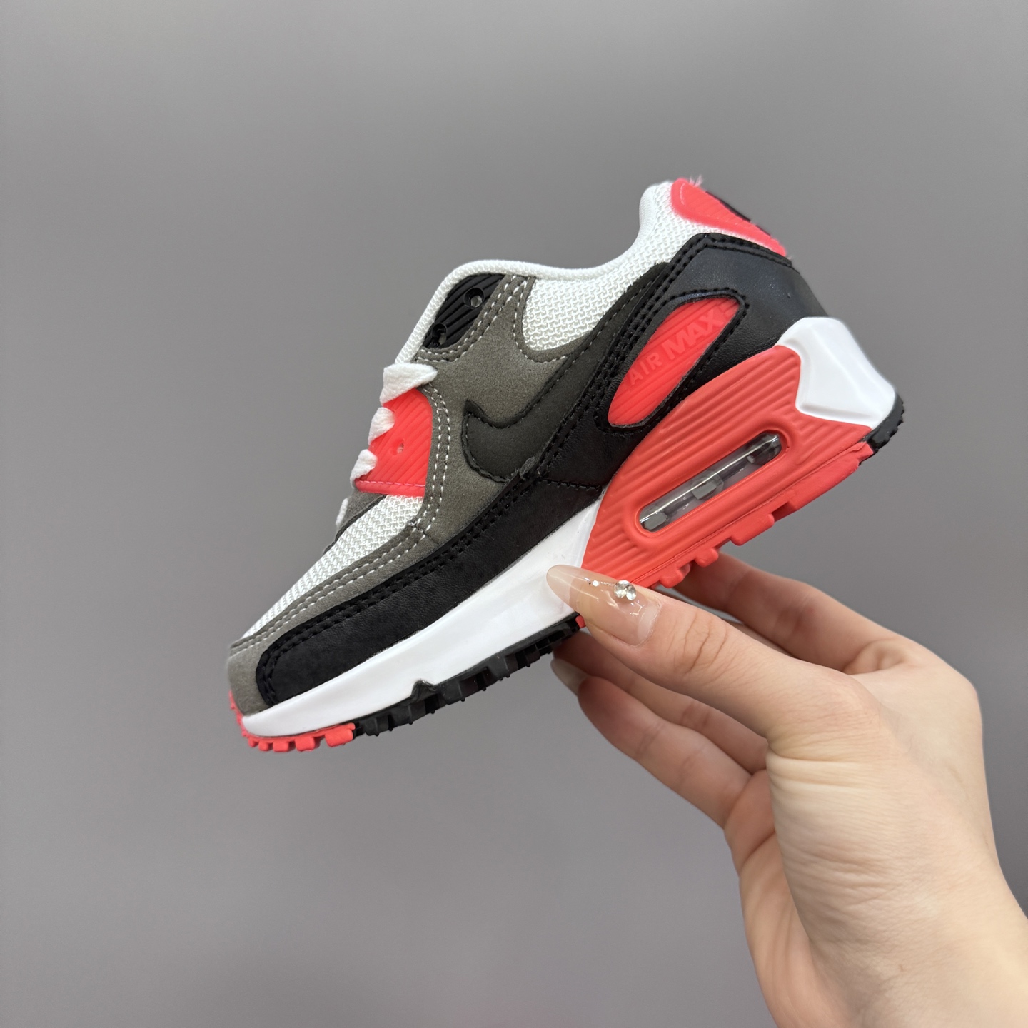 图片[6]-Nik..e Air Max 90 原单版新款运动汽垫减震儿童休闲鞋 尺码：28-35码 新工艺❤️ 经典手球鞋🆕 优质面料拼接，质感满满💯 橡胶耐磨防滑大底，脚感超赞👍🏻-选品中心