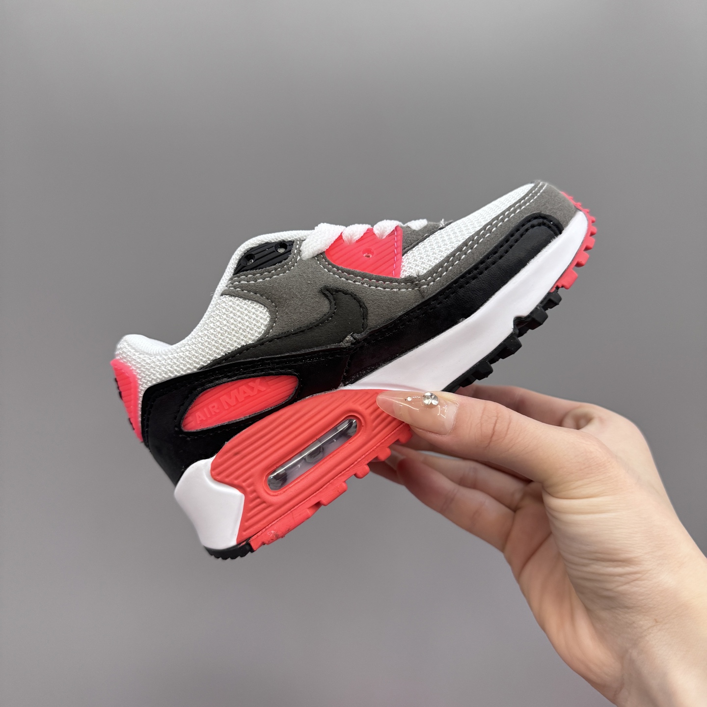 图片[5]-Nik..e Air Max 90 原单版新款运动汽垫减震儿童休闲鞋 尺码：28-35码 新工艺❤️ 经典手球鞋🆕 优质面料拼接，质感满满💯 橡胶耐磨防滑大底，脚感超赞👍🏻-选品中心