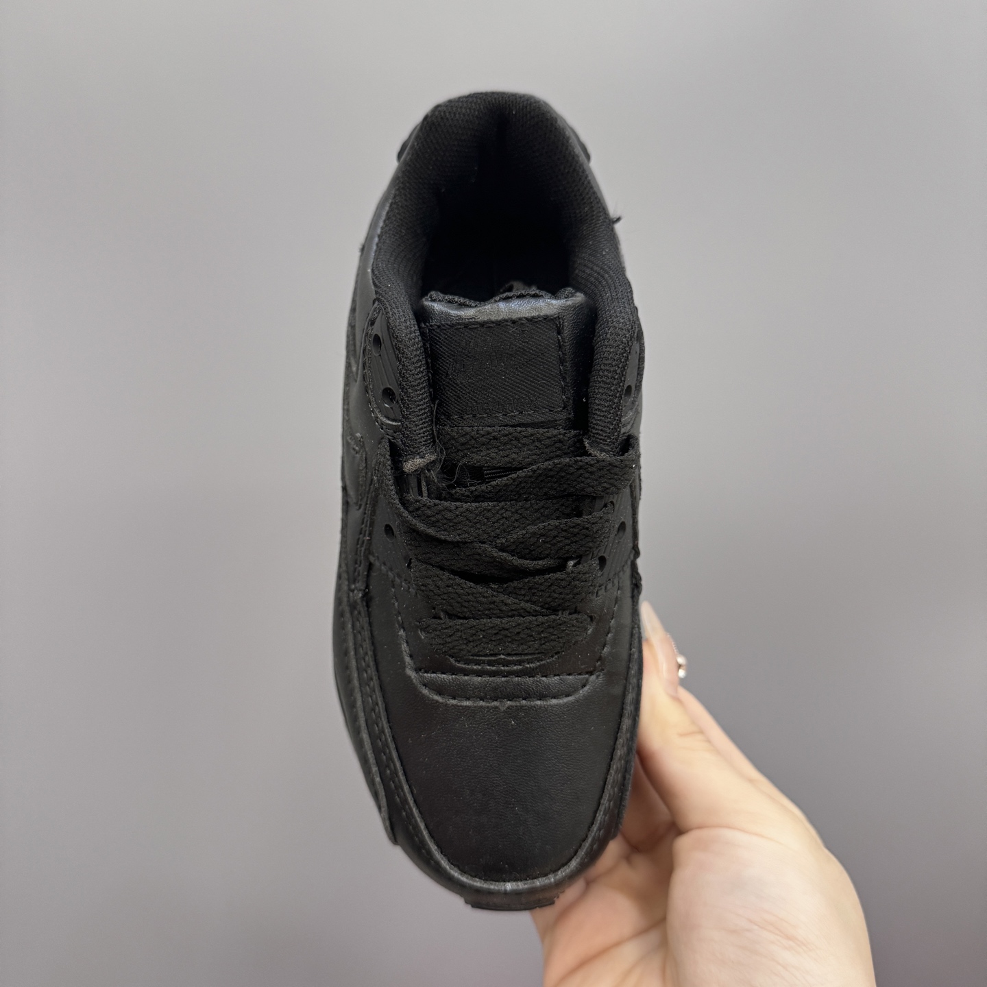 图片[7]-Nik..e Air Max 90 原单版新款运动汽垫减震儿童休闲鞋 尺码：28-35码 新工艺❤️ 经典手球鞋🆕 优质面料拼接，质感满满💯 橡胶耐磨防滑大底，脚感超赞👍🏻-选品中心