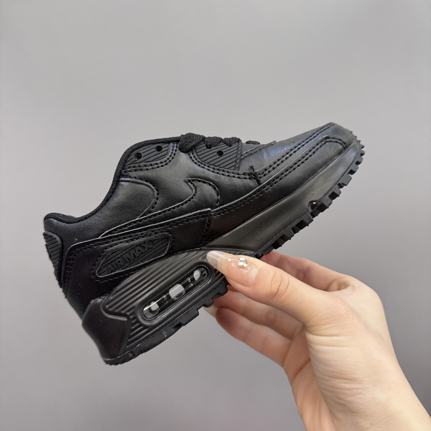 图片[5]-Nik..e Air Max 90 原单版新款运动汽垫减震儿童休闲鞋 尺码：28-35码 新工艺❤️ 经典手球鞋🆕 优质面料拼接，质感满满💯 橡胶耐磨防滑大底，脚感超赞👍🏻-选品中心