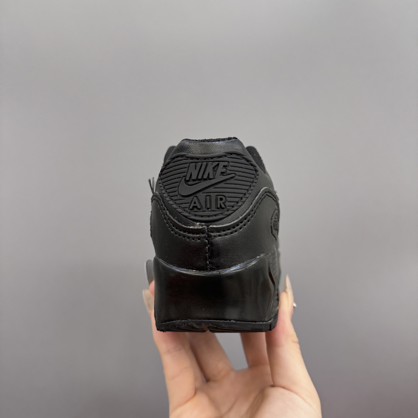 图片[8]-Nik..e Air Max 90 原单版新款运动汽垫减震儿童休闲鞋 尺码：28-35码 新工艺❤️ 经典手球鞋🆕 优质面料拼接，质感满满💯 橡胶耐磨防滑大底，脚感超赞👍🏻-选品中心