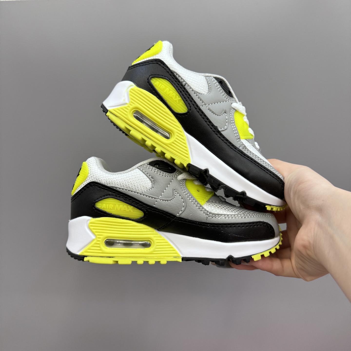 图片[3]-Nik..e Air Max 90 原单版新款运动汽垫减震儿童休闲鞋 尺码：28-35码 新工艺❤️ 经典手球鞋🆕 优质面料拼接，质感满满💯 橡胶耐磨防滑大底，脚感超赞👍🏻-选品中心