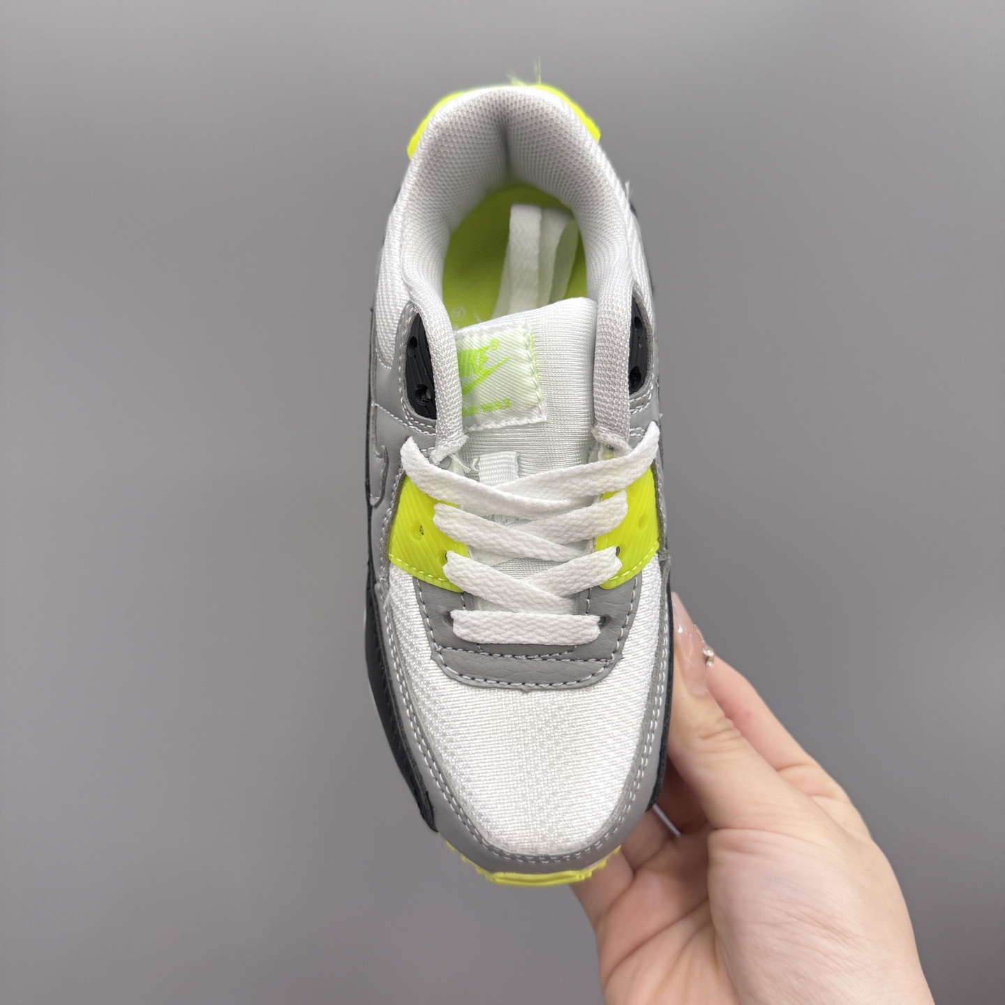 图片[7]-Nik..e Air Max 90 原单版新款运动汽垫减震儿童休闲鞋 尺码：28-35码 新工艺❤️ 经典手球鞋🆕 优质面料拼接，质感满满💯 橡胶耐磨防滑大底，脚感超赞👍🏻-选品中心