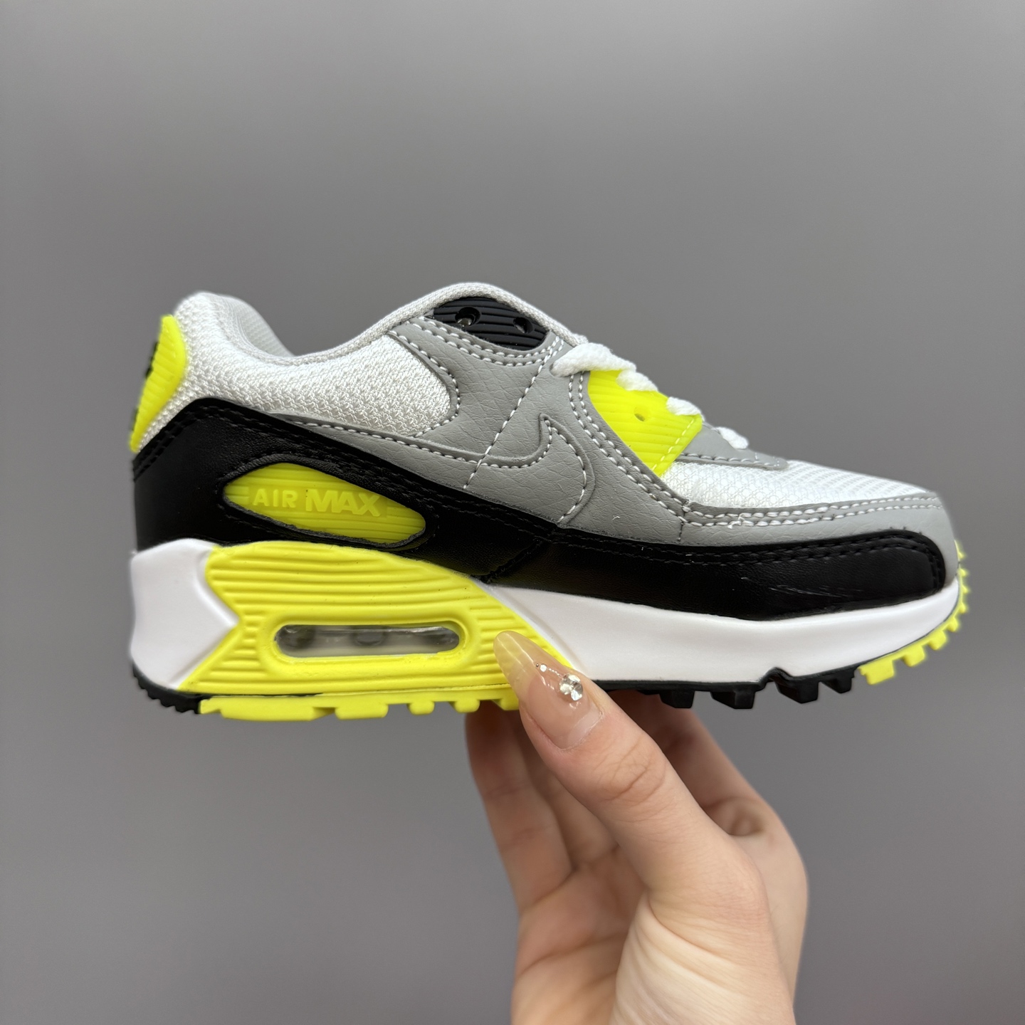 图片[4]-Nik..e Air Max 90 原单版新款运动汽垫减震儿童休闲鞋 尺码：28-35码 新工艺❤️ 经典手球鞋🆕 优质面料拼接，质感满满💯 橡胶耐磨防滑大底，脚感超赞👍🏻-选品中心