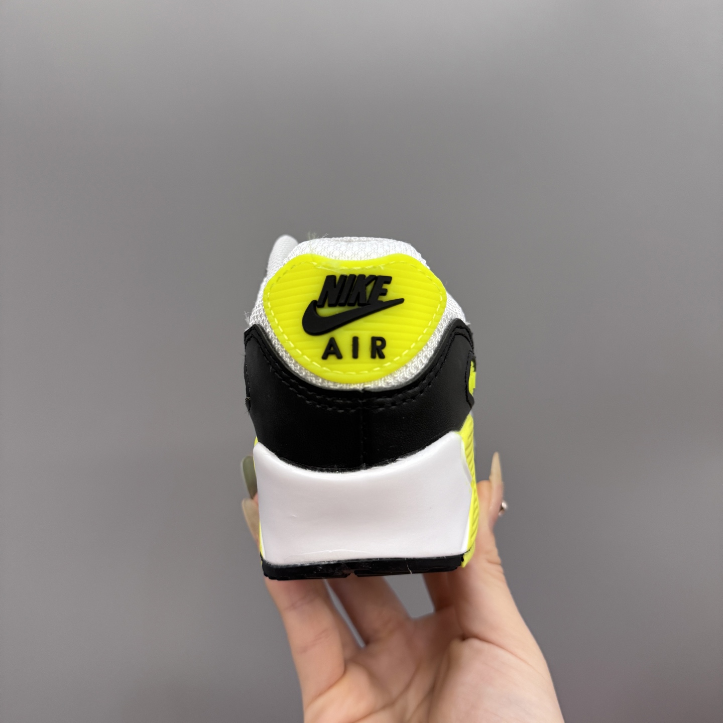 图片[8]-Nik..e Air Max 90 原单版新款运动汽垫减震儿童休闲鞋 尺码：28-35码 新工艺❤️ 经典手球鞋🆕 优质面料拼接，质感满满💯 橡胶耐磨防滑大底，脚感超赞👍🏻-选品中心