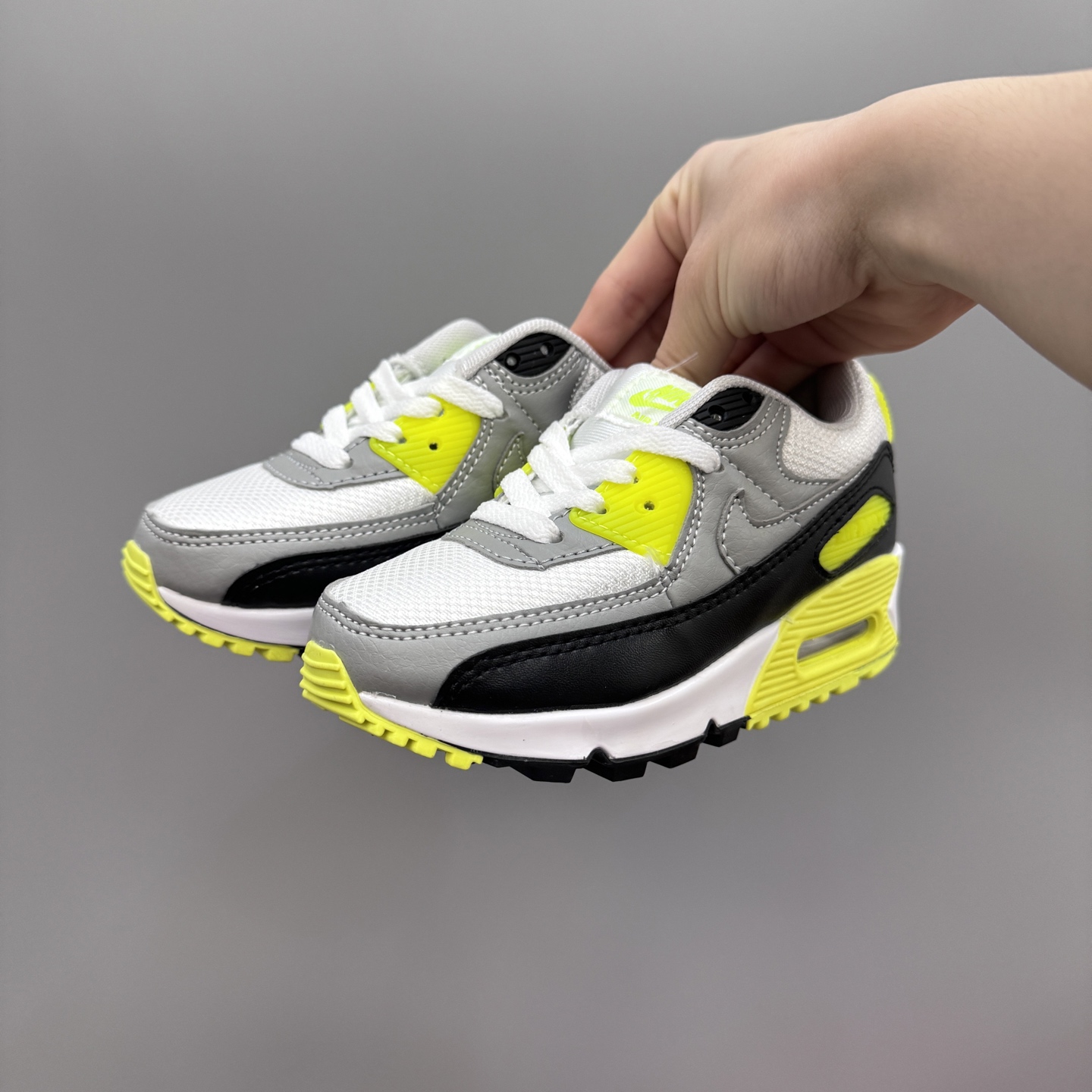 图片[2]-Nik..e Air Max 90 原单版新款运动汽垫减震儿童休闲鞋 尺码：28-35码 新工艺❤️ 经典手球鞋🆕 优质面料拼接，质感满满💯 橡胶耐磨防滑大底，脚感超赞👍🏻-选品中心