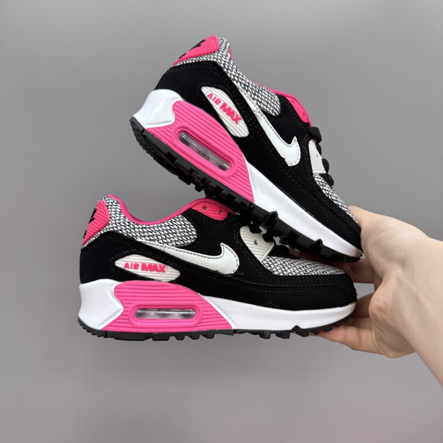 图片[3]-Nik..e Air Max 90 原单版新款运动汽垫减震儿童休闲鞋 尺码：28-35码 新工艺❤️ 经典手球鞋🆕 优质面料拼接，质感满满💯 橡胶耐磨防滑大底，脚感超赞👍🏻-选品中心