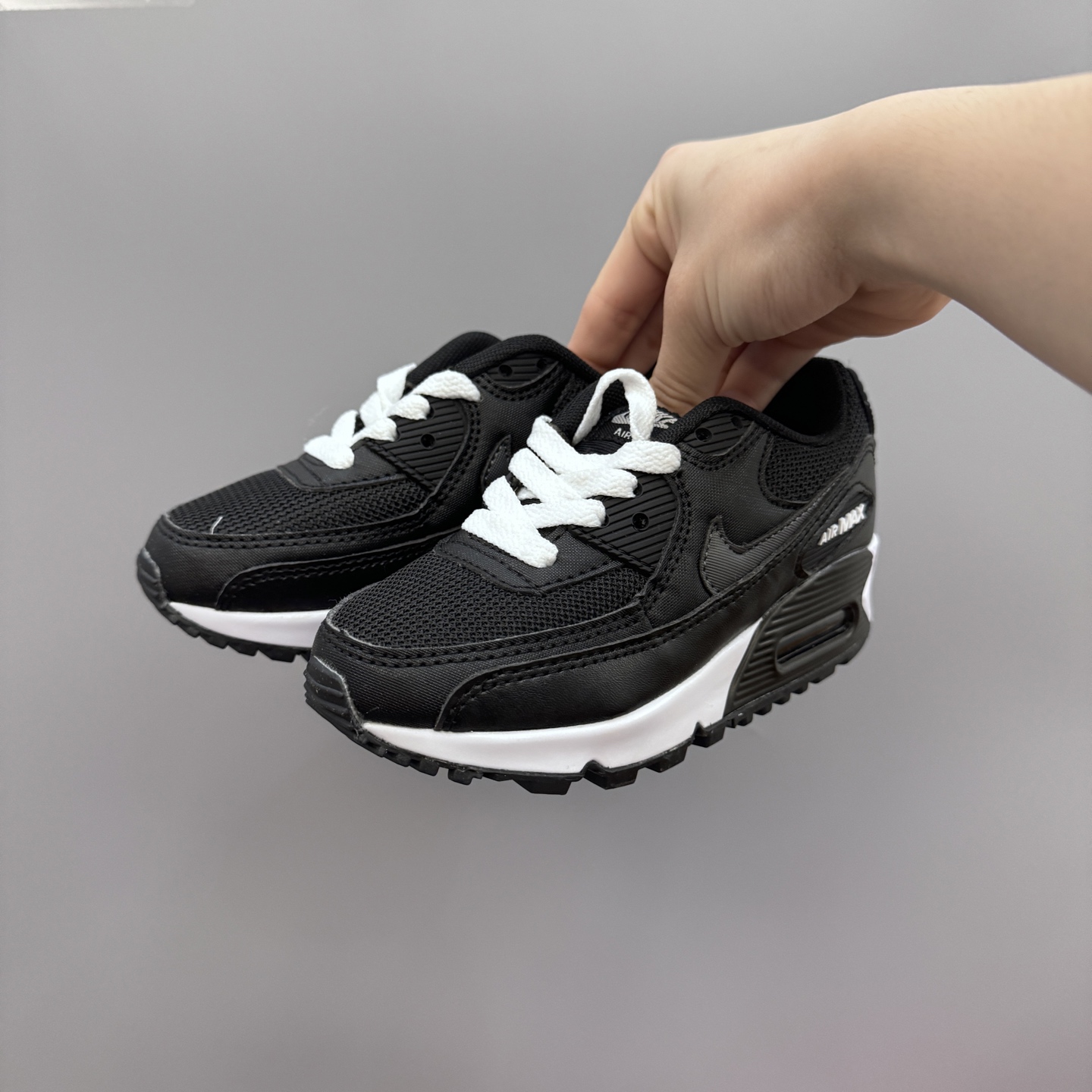图片[2]-Nik..e Air Max 90 原单版新款运动汽垫减震儿童休闲鞋 尺码：28-35码 新工艺❤️ 经典手球鞋🆕 优质面料拼接，质感满满💯 橡胶耐磨防滑大底，脚感超赞👍🏻-选品中心