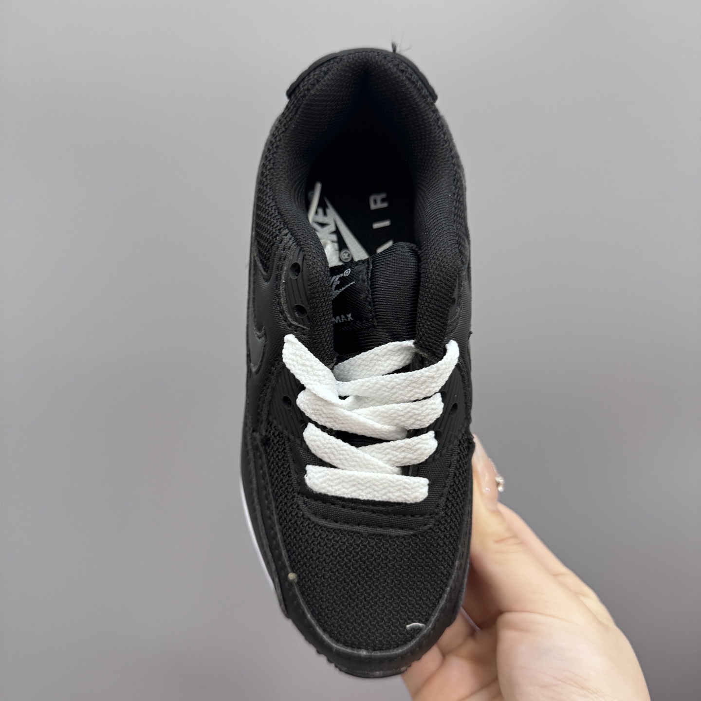 图片[7]-Nik..e Air Max 90 原单版新款运动汽垫减震儿童休闲鞋 尺码：28-35码 新工艺❤️ 经典手球鞋🆕 优质面料拼接，质感满满💯 橡胶耐磨防滑大底，脚感超赞👍🏻-选品中心