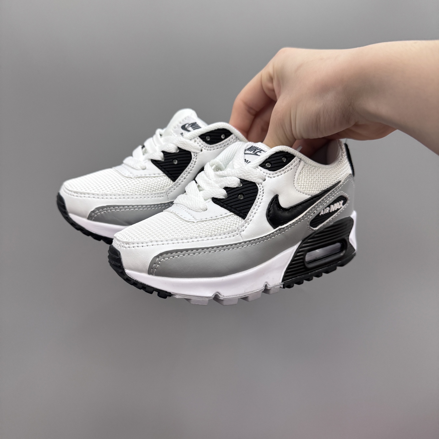 图片[2]-Nik..e Air Max 90 原单版新款运动汽垫减震儿童休闲鞋 尺码：28-35码 新工艺❤️ 经典手球鞋🆕 优质面料拼接，质感满满💯 橡胶耐磨防滑大底，脚感超赞👍🏻-选品中心
