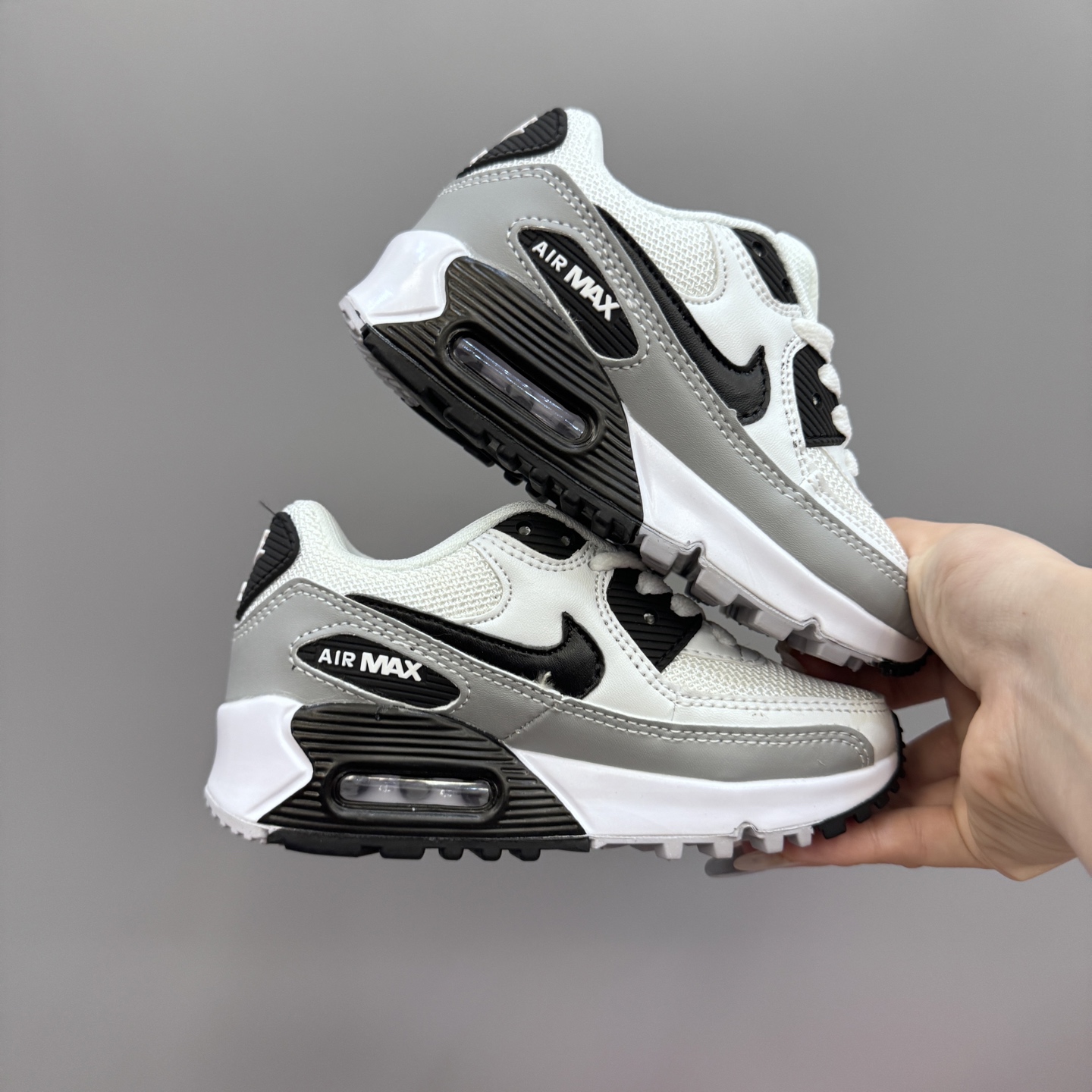 图片[3]-Nik..e Air Max 90 原单版新款运动汽垫减震儿童休闲鞋 尺码：28-35码 新工艺❤️ 经典手球鞋🆕 优质面料拼接，质感满满💯 橡胶耐磨防滑大底，脚感超赞👍🏻-选品中心