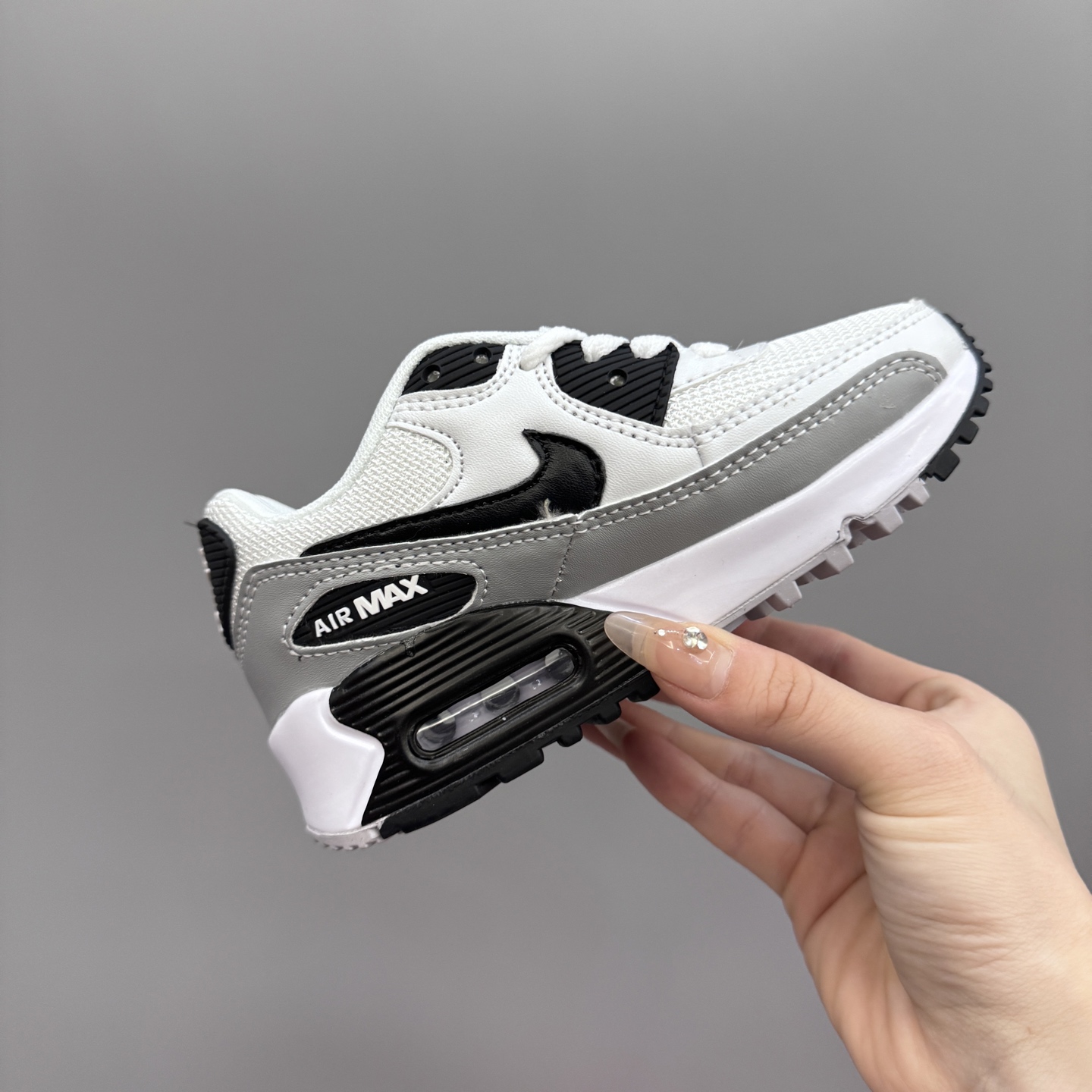 图片[5]-Nik..e Air Max 90 原单版新款运动汽垫减震儿童休闲鞋 尺码：28-35码 新工艺❤️ 经典手球鞋🆕 优质面料拼接，质感满满💯 橡胶耐磨防滑大底，脚感超赞👍🏻-选品中心