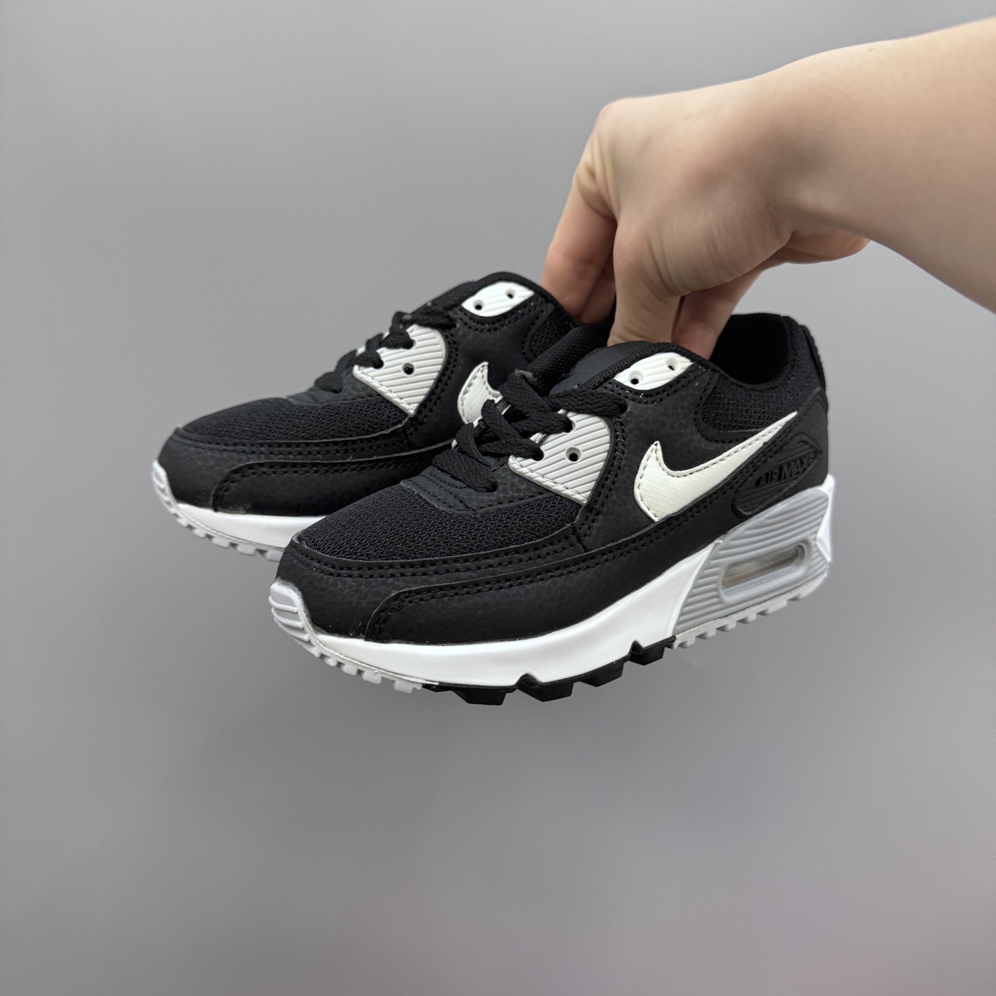 图片[2]-Nik..e Air Max 90 原单版新款运动汽垫减震儿童休闲鞋 尺码：28-35码 新工艺❤️ 经典手球鞋🆕 优质面料拼接，质感满满💯 橡胶耐磨防滑大底，脚感超赞👍🏻-选品中心