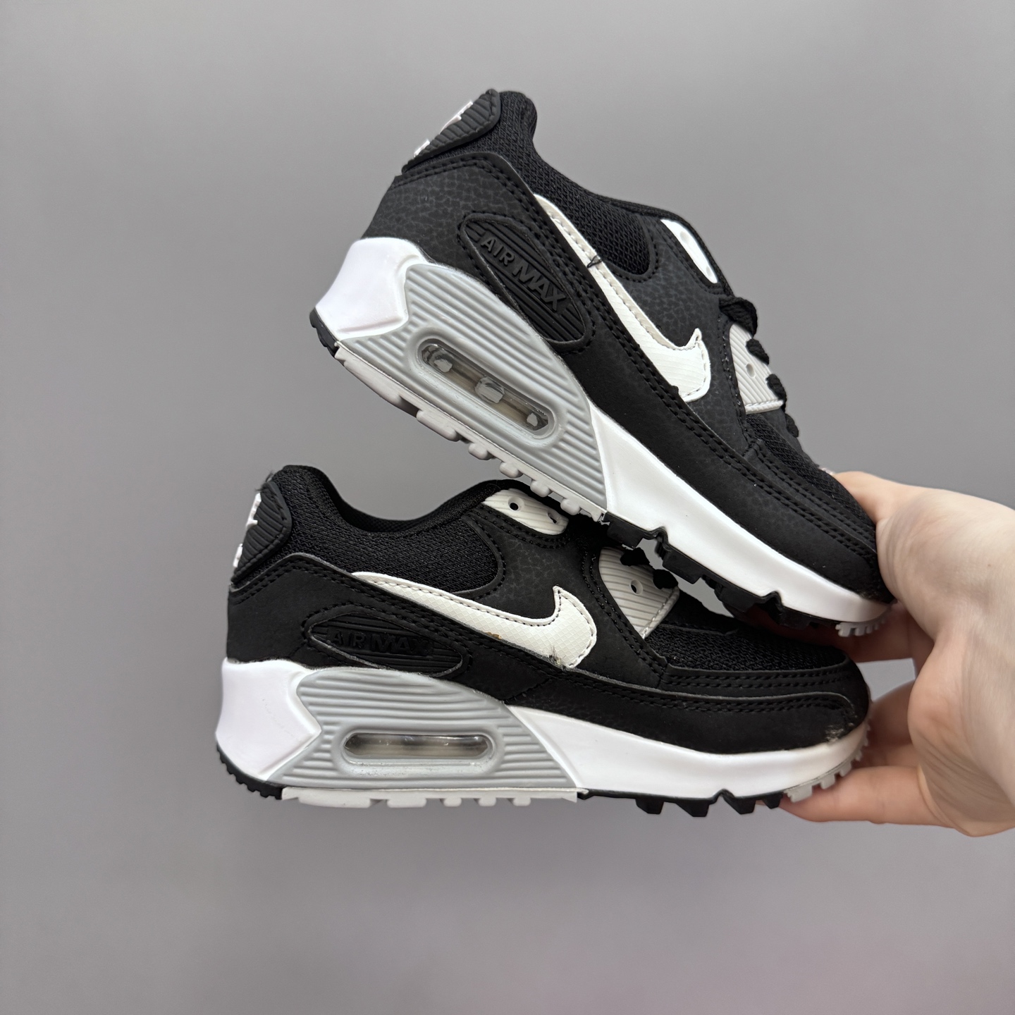 图片[3]-Nik..e Air Max 90 原单版新款运动汽垫减震儿童休闲鞋 尺码：28-35码 新工艺❤️ 经典手球鞋🆕 优质面料拼接，质感满满💯 橡胶耐磨防滑大底，脚感超赞👍🏻-选品中心