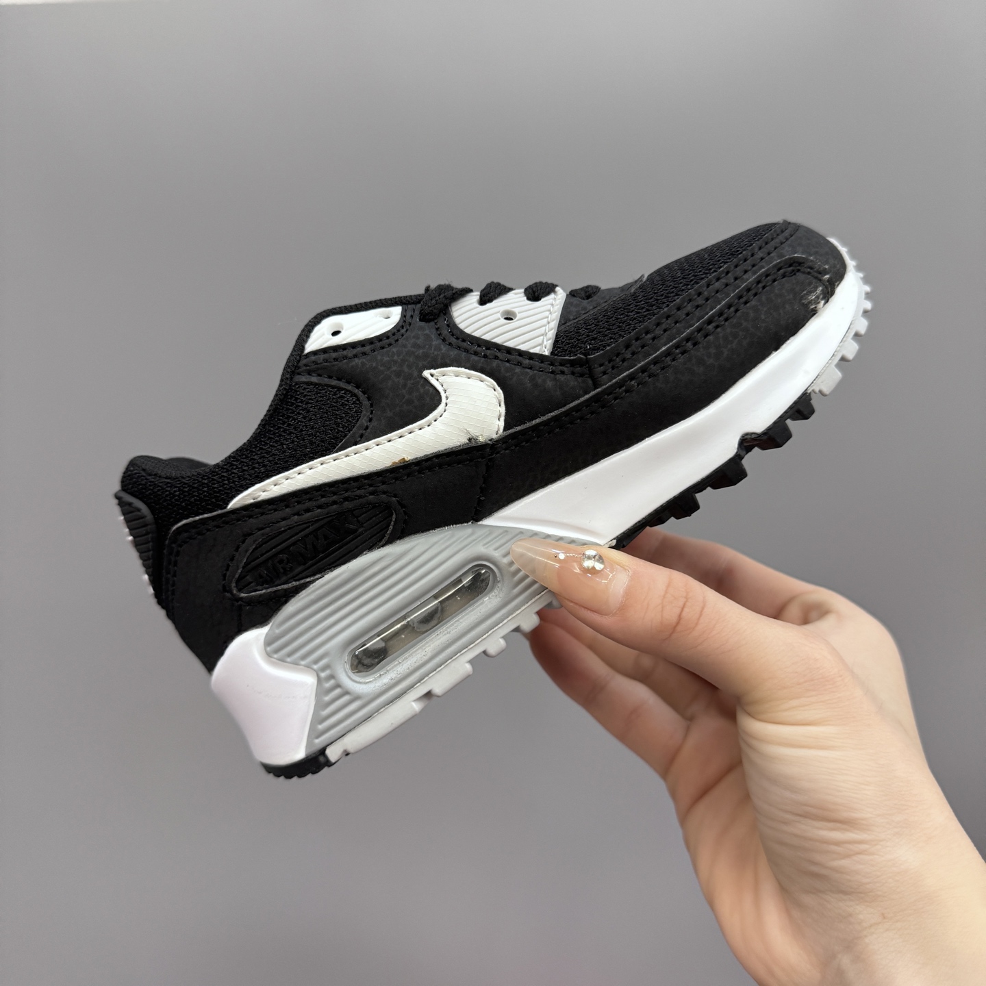 图片[5]-Nik..e Air Max 90 原单版新款运动汽垫减震儿童休闲鞋 尺码：28-35码 新工艺❤️ 经典手球鞋🆕 优质面料拼接，质感满满💯 橡胶耐磨防滑大底，脚感超赞👍🏻-选品中心