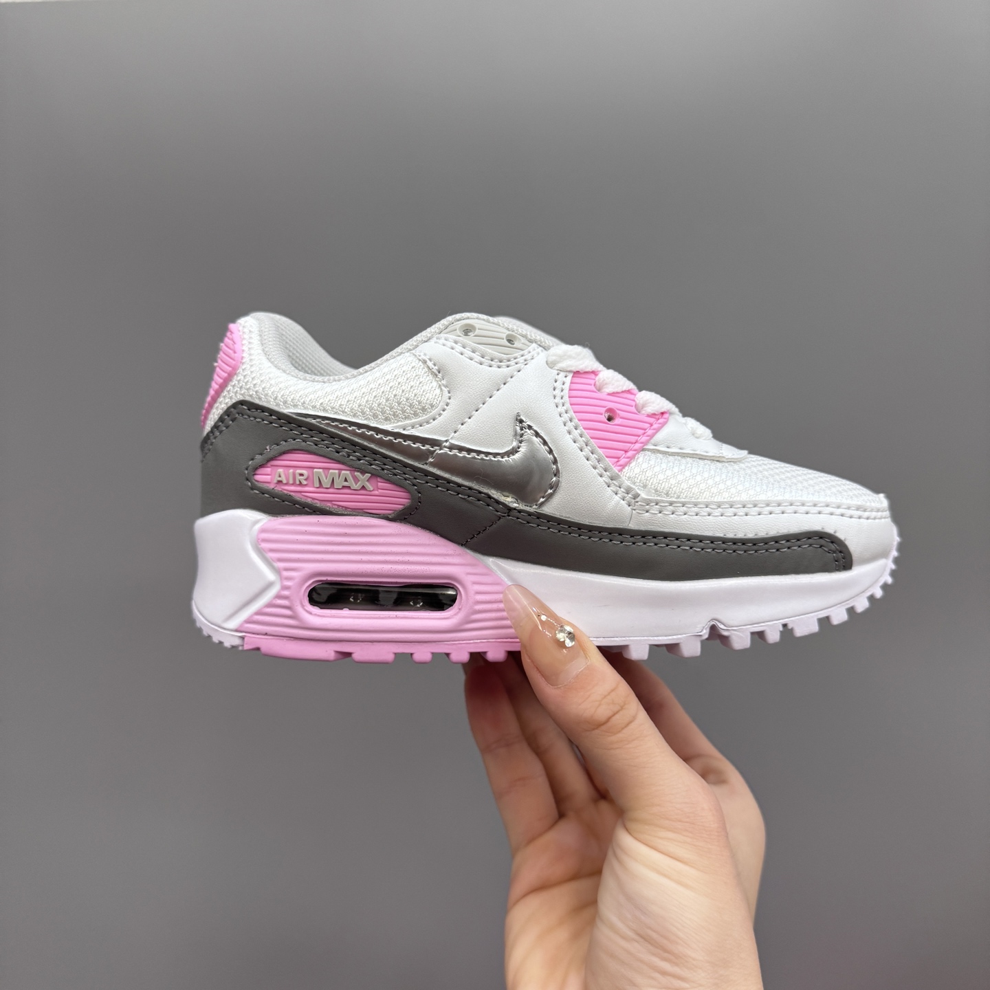 图片[4]-Nik..e Air Max 90 原单版新款运动汽垫减震儿童休闲鞋 尺码：28-35码 新工艺❤️ 经典手球鞋🆕 优质面料拼接，质感满满💯 橡胶耐磨防滑大底，脚感超赞👍🏻-选品中心