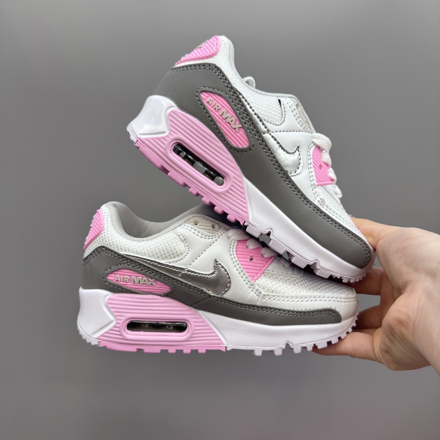 图片[3]-Nik..e Air Max 90 原单版新款运动汽垫减震儿童休闲鞋 尺码：28-35码 新工艺❤️ 经典手球鞋🆕 优质面料拼接，质感满满💯 橡胶耐磨防滑大底，脚感超赞👍🏻-选品中心