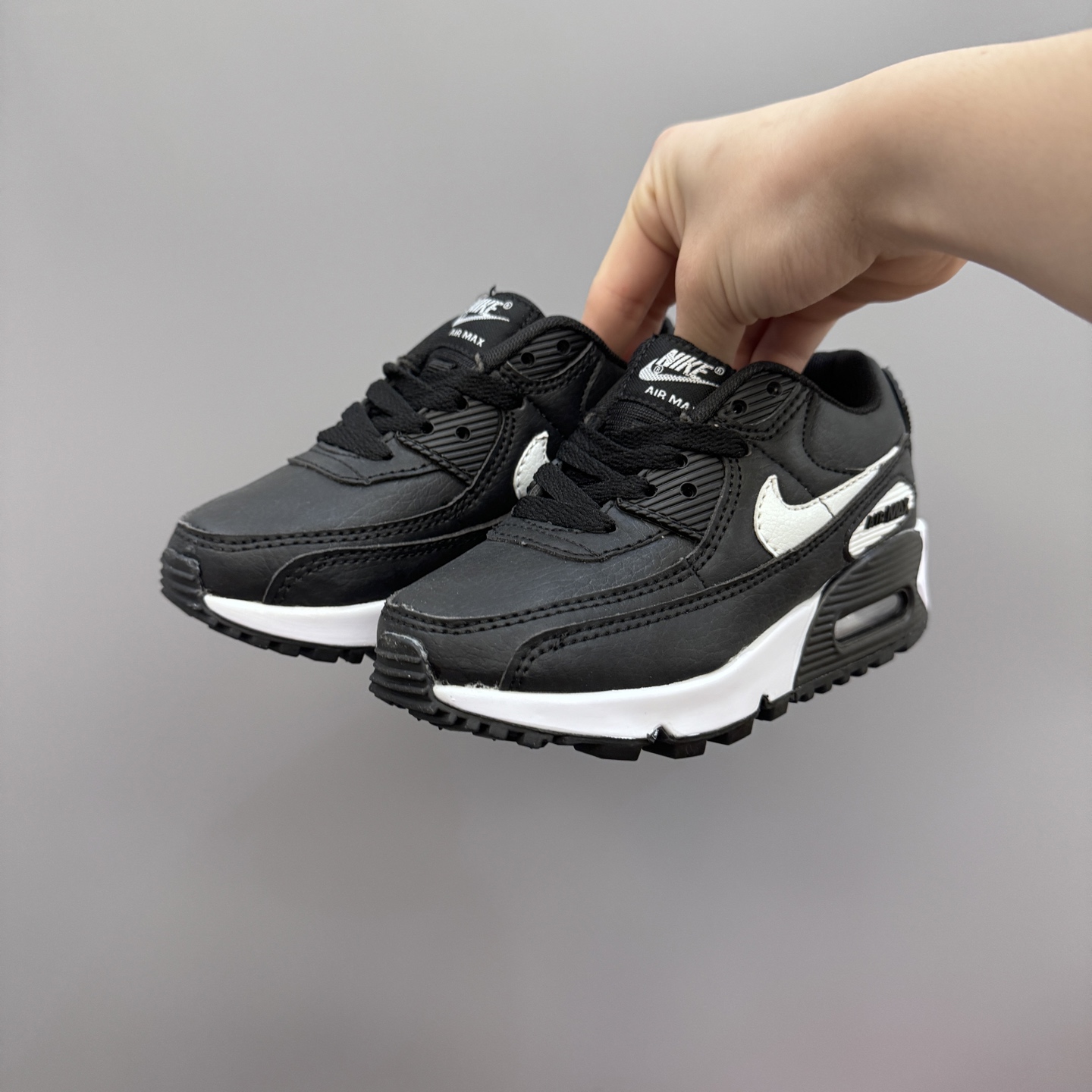图片[2]-Nik..e Air Max 90 原单版新款运动汽垫减震儿童休闲鞋 尺码：28-35码 新工艺❤️ 经典手球鞋🆕 优质面料拼接，质感满满💯 橡胶耐磨防滑大底，脚感超赞👍🏻-选品中心