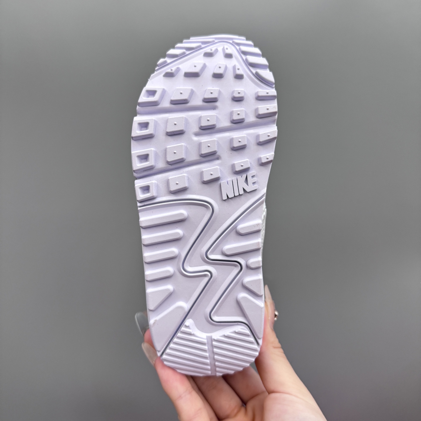 图片[9]-Nik..e Air Max 90 原单版新款运动汽垫减震儿童休闲鞋 尺码：28-35码 新工艺❤️ 经典手球鞋🆕 优质面料拼接，质感满满💯 橡胶耐磨防滑大底，脚感超赞👍🏻-选品中心
