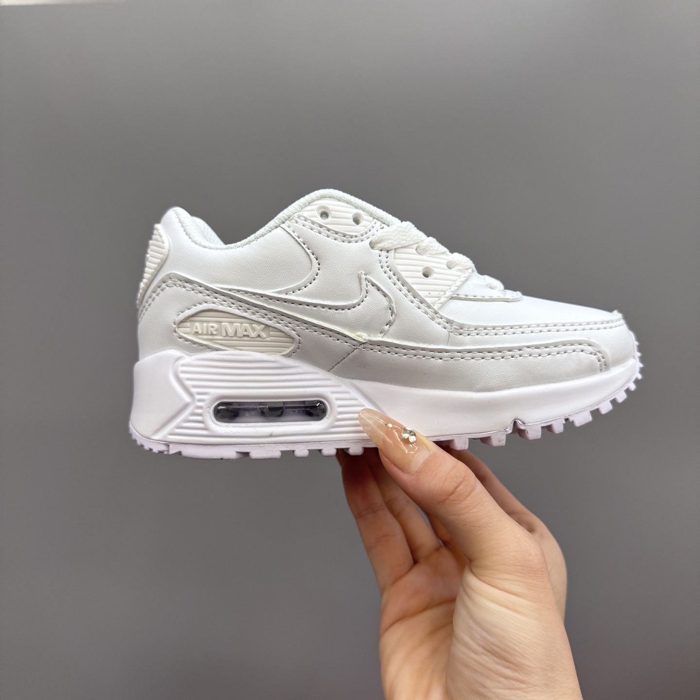 图片[4]-Nik..e Air Max 90 原单版新款运动汽垫减震儿童休闲鞋 尺码：28-35码 新工艺❤️ 经典手球鞋🆕 优质面料拼接，质感满满💯 橡胶耐磨防滑大底，脚感超赞👍🏻-选品中心