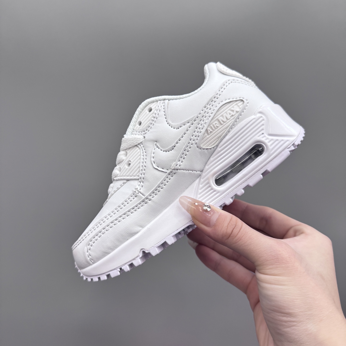 图片[6]-Nik..e Air Max 90 原单版新款运动汽垫减震儿童休闲鞋 尺码：28-35码 新工艺❤️ 经典手球鞋🆕 优质面料拼接，质感满满💯 橡胶耐磨防滑大底，脚感超赞👍🏻-选品中心