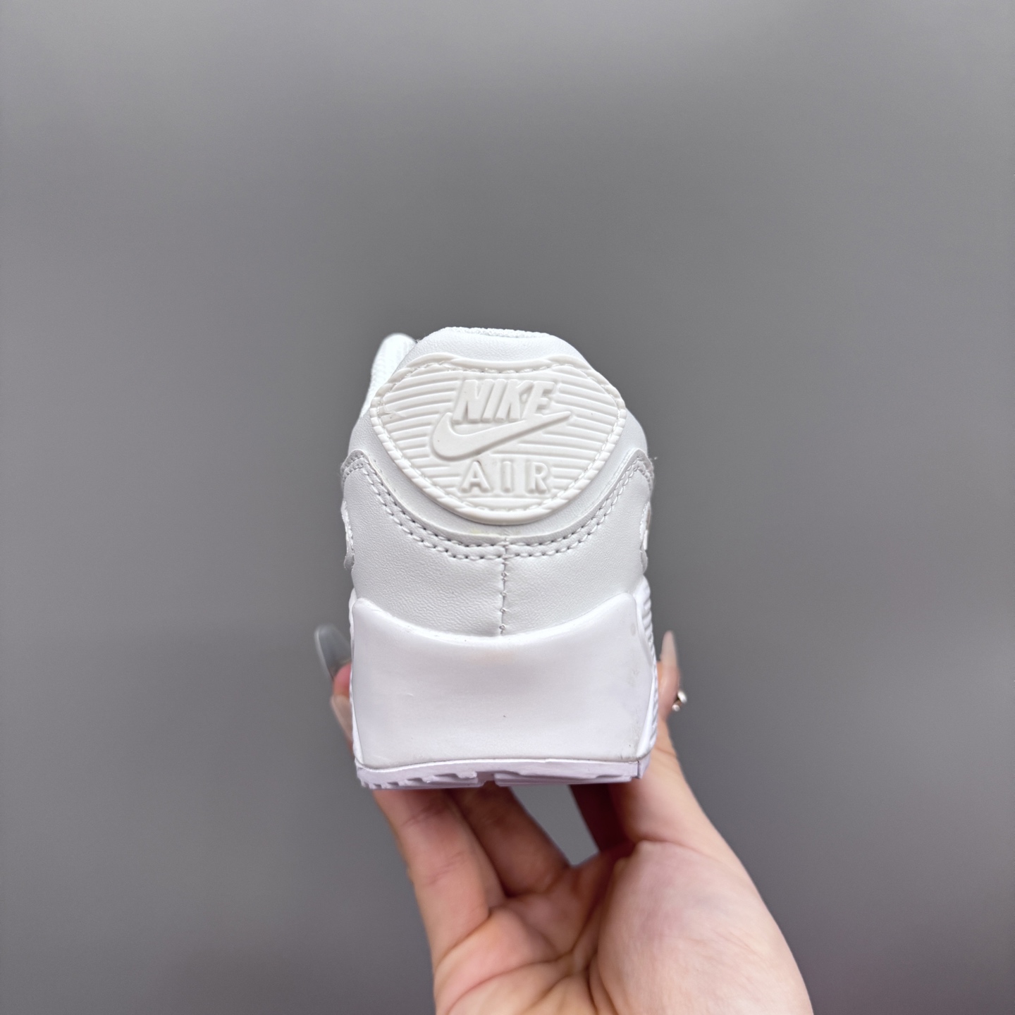 图片[8]-Nik..e Air Max 90 原单版新款运动汽垫减震儿童休闲鞋 尺码：28-35码 新工艺❤️ 经典手球鞋🆕 优质面料拼接，质感满满💯 橡胶耐磨防滑大底，脚感超赞👍🏻-选品中心