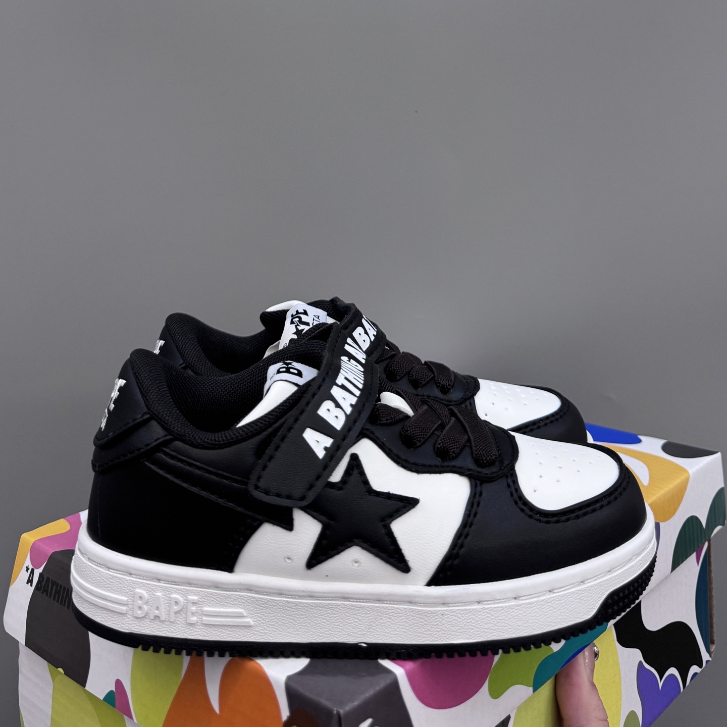 NO:211451,BAE STA children's shoes spring and summer letter Velcro contrast star casual shoe board SIZE22-36 Classic versatile board shoes small white shoes, a must-have for students' time Low-top Velcro design, easy to put on and take off Rubber sole, wear-resistant and non-slip High-quality leather splicing, full texture, Internet celebrity niche brand,19860909BAE STA童鞋春夏字母魔术贴撞色星标休闲鞋板 SIZE22-36 经典百搭板鞋小白鞋,学生时代必备 低帮魔术贴设计,穿脱方便 橡胶大底,耐磨防滑 优质皮料拼接,质感满分,网红小众品牌,,Children's